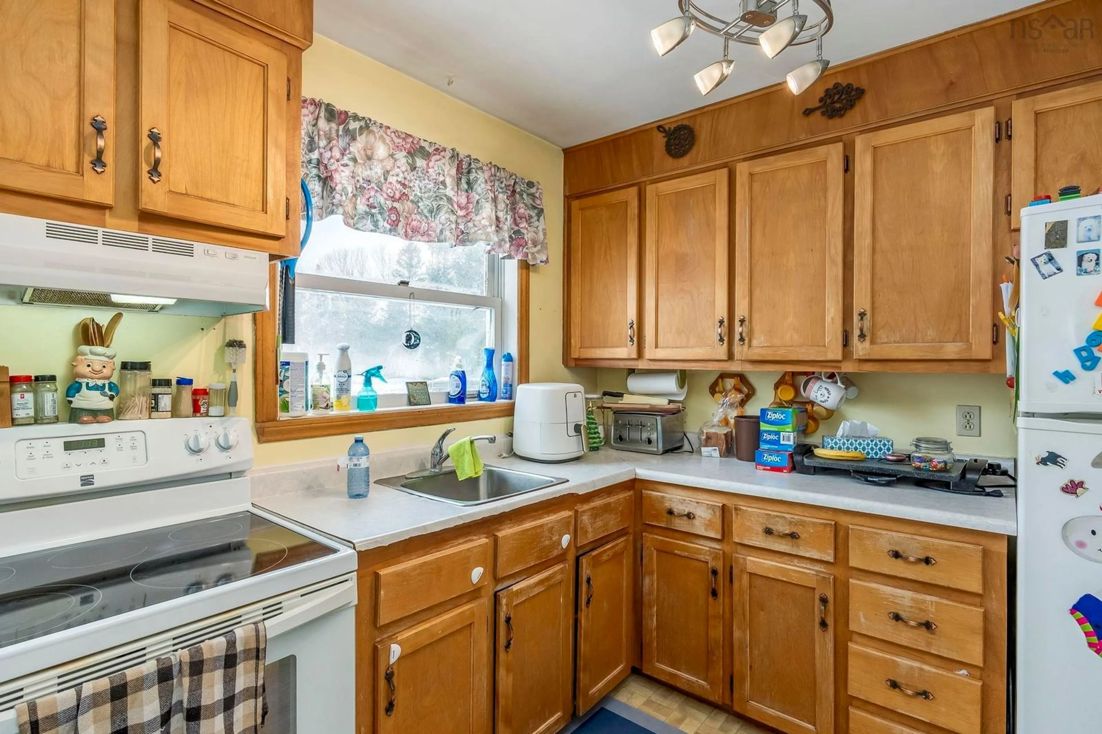 Standard kitchen, ceramic/tile floor for 1394 Park Rd, Kingston Nova Scotia B0P 1R0