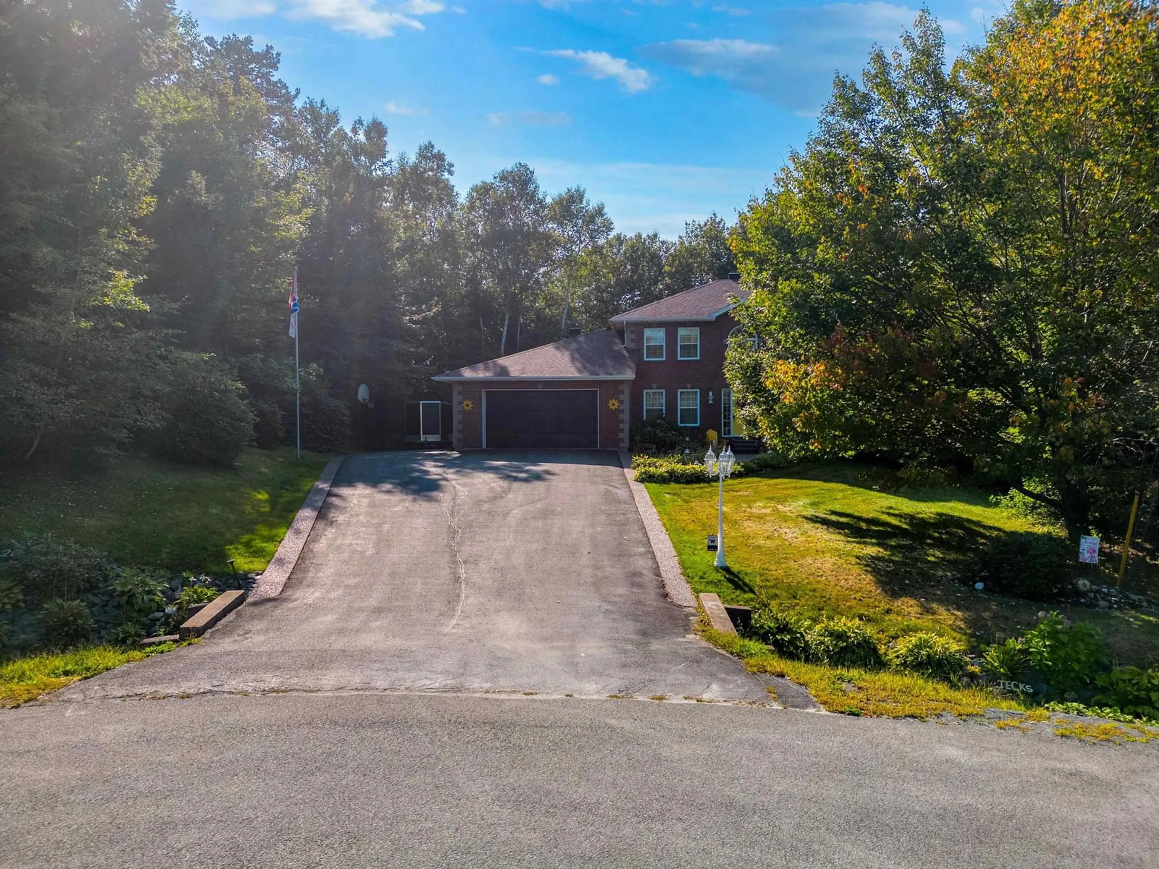 A pic from outside/outdoor area/front of a property/back of a property/a pic from drone, unknown for 20 Perry Crt, Fall River Nova Scotia B2T 1A4