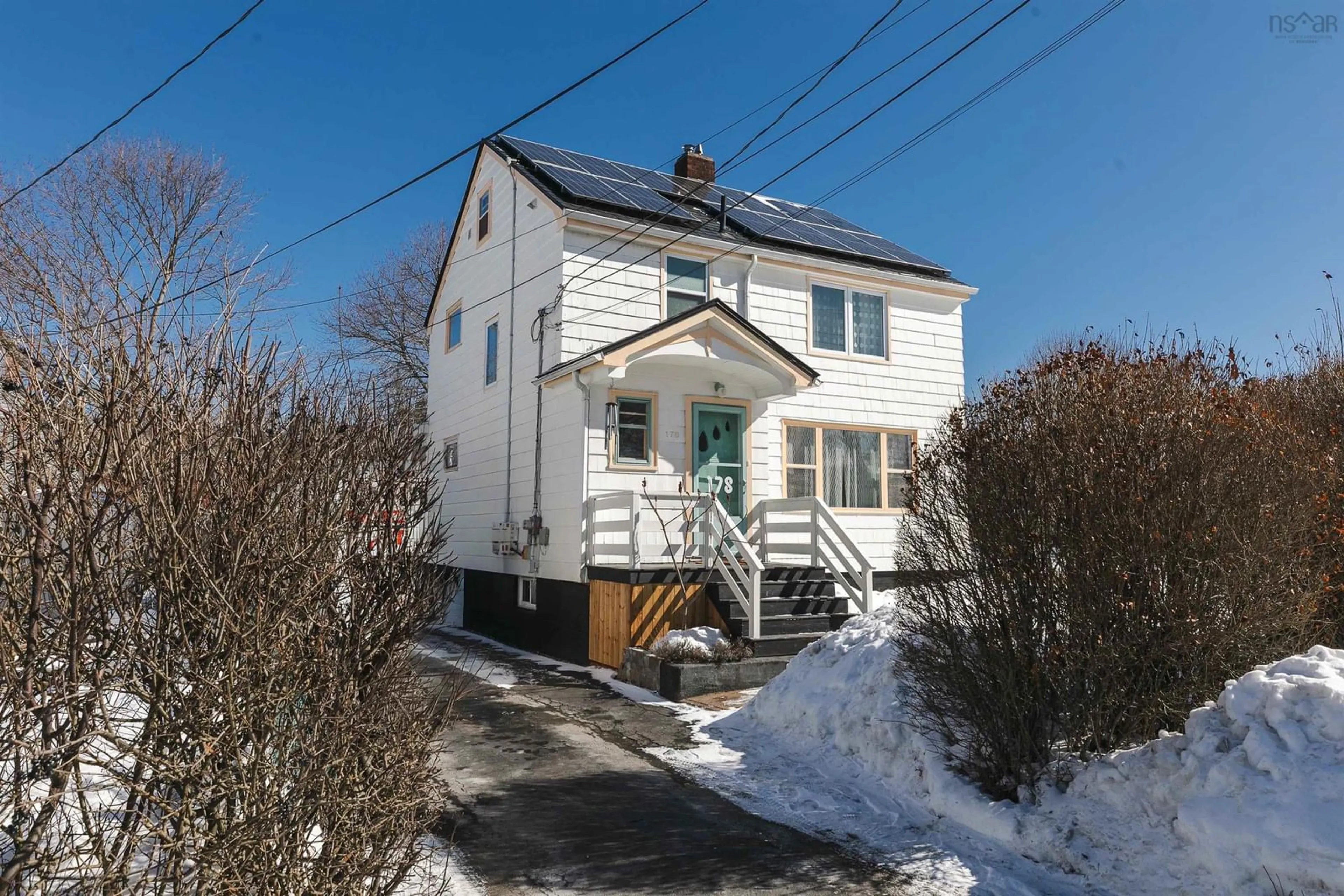 A pic from outside/outdoor area/front of a property/back of a property/a pic from drone, street for 178 Victoria Rd, Dartmouth Nova Scotia B3A 1V9