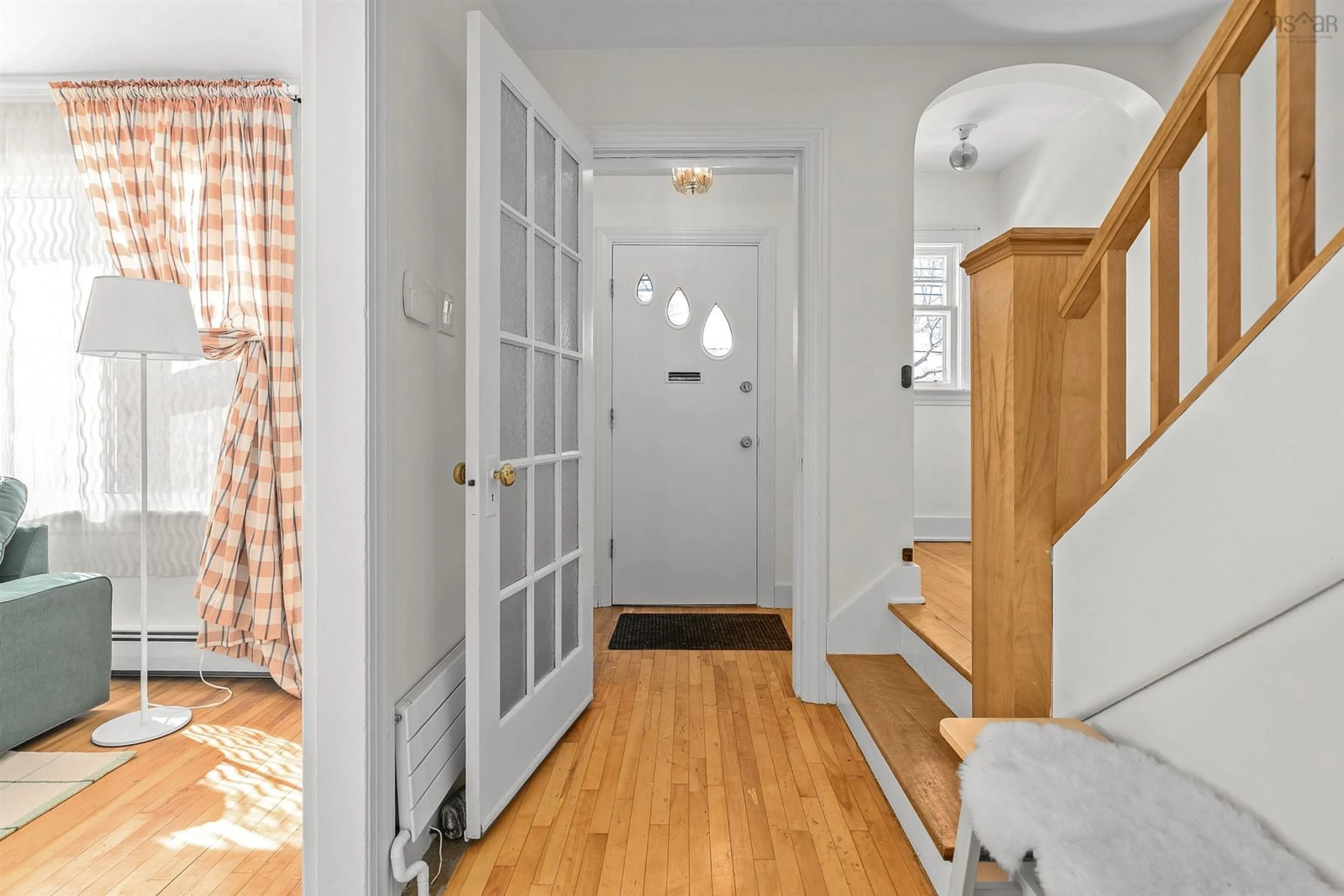 Indoor entryway for 178 Victoria Rd, Dartmouth Nova Scotia B3A 1V9