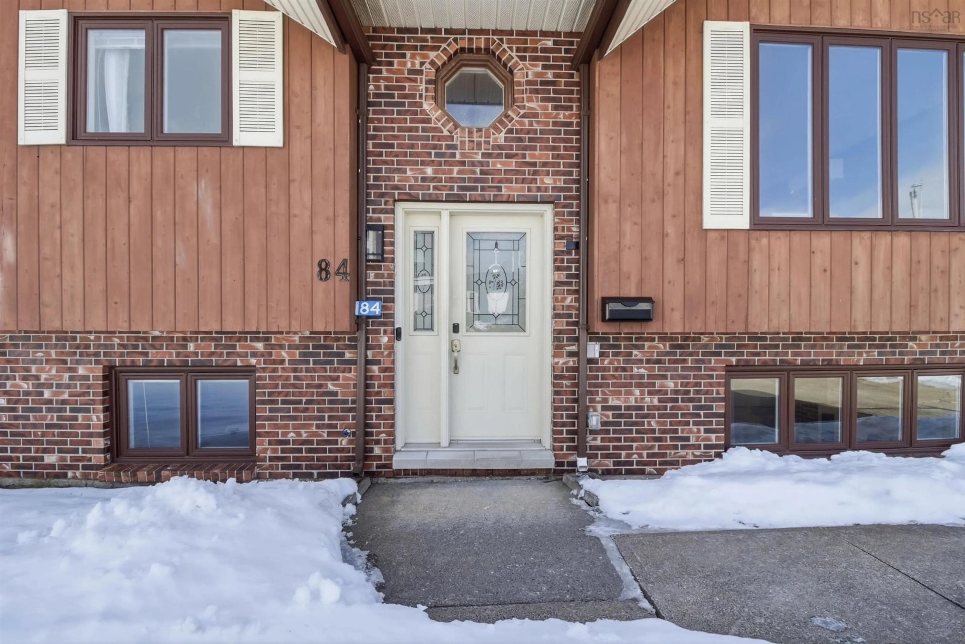 Indoor entryway for 84 Shrewsbury Rd, Dartmouth Nova Scotia B2V 2E3