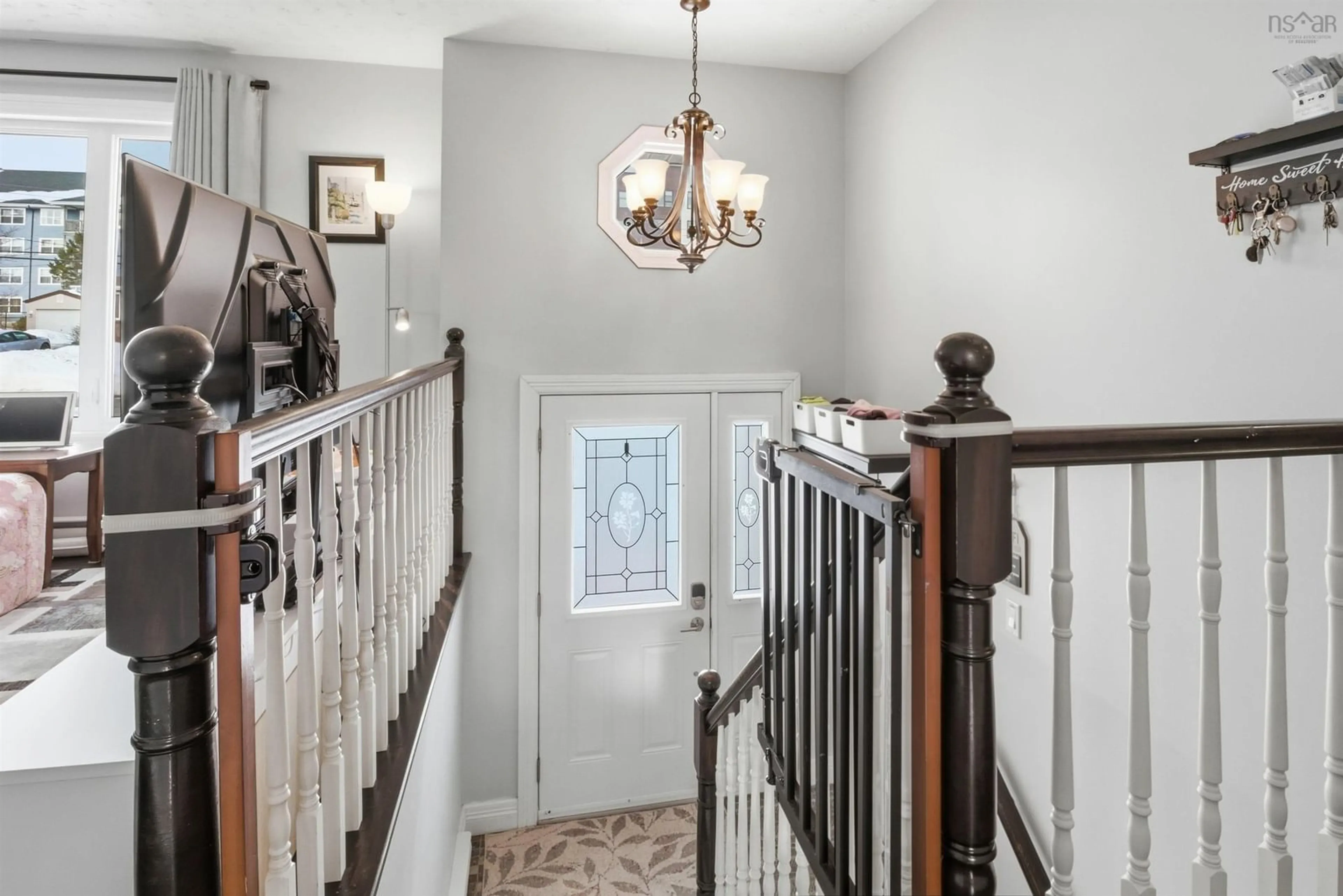 Indoor entryway for 84 Shrewsbury Rd, Dartmouth Nova Scotia B2V 2E3