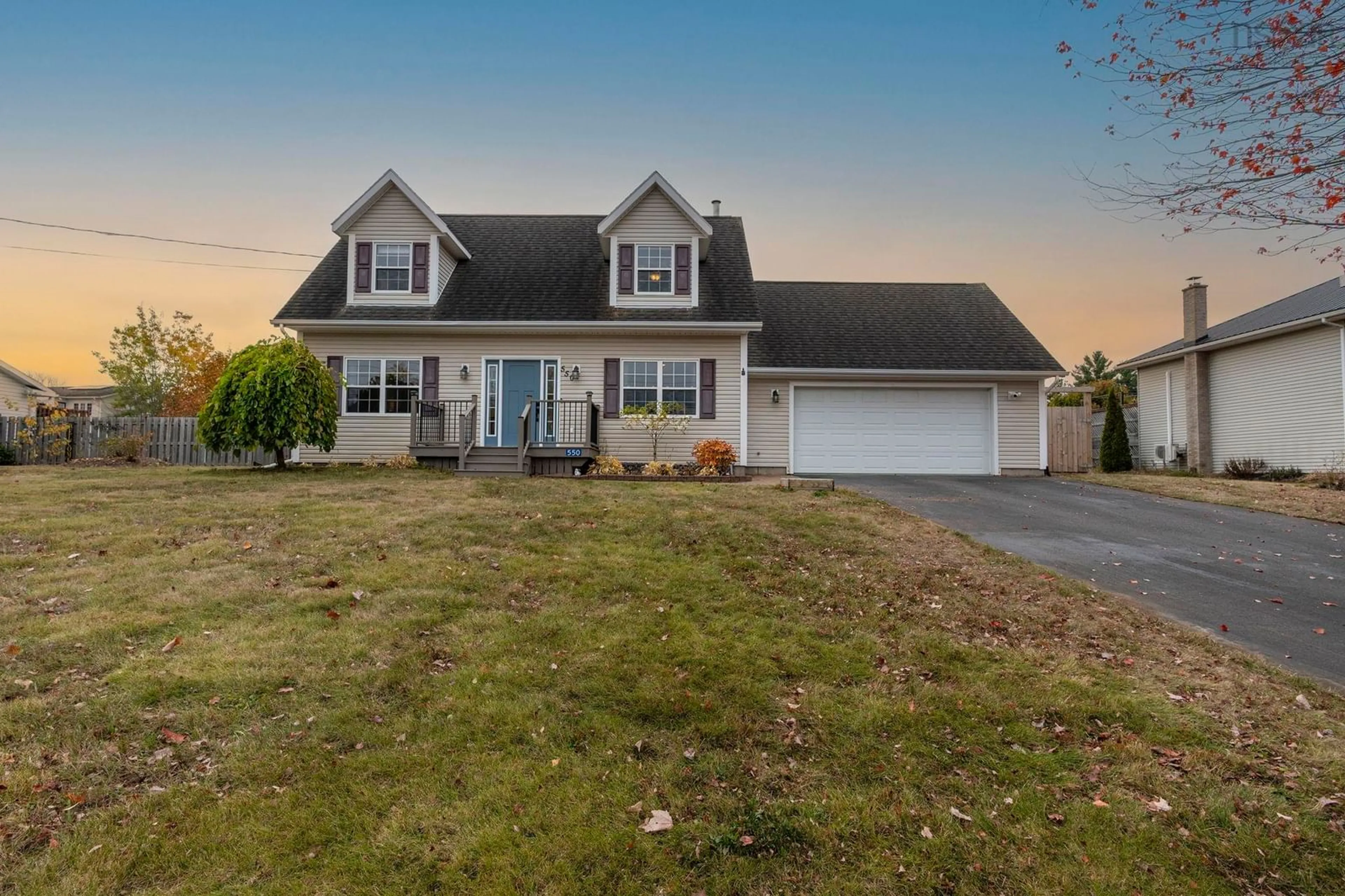 Home with vinyl exterior material, street for 550 Heather Cres, Kingston Nova Scotia B0P 1R0