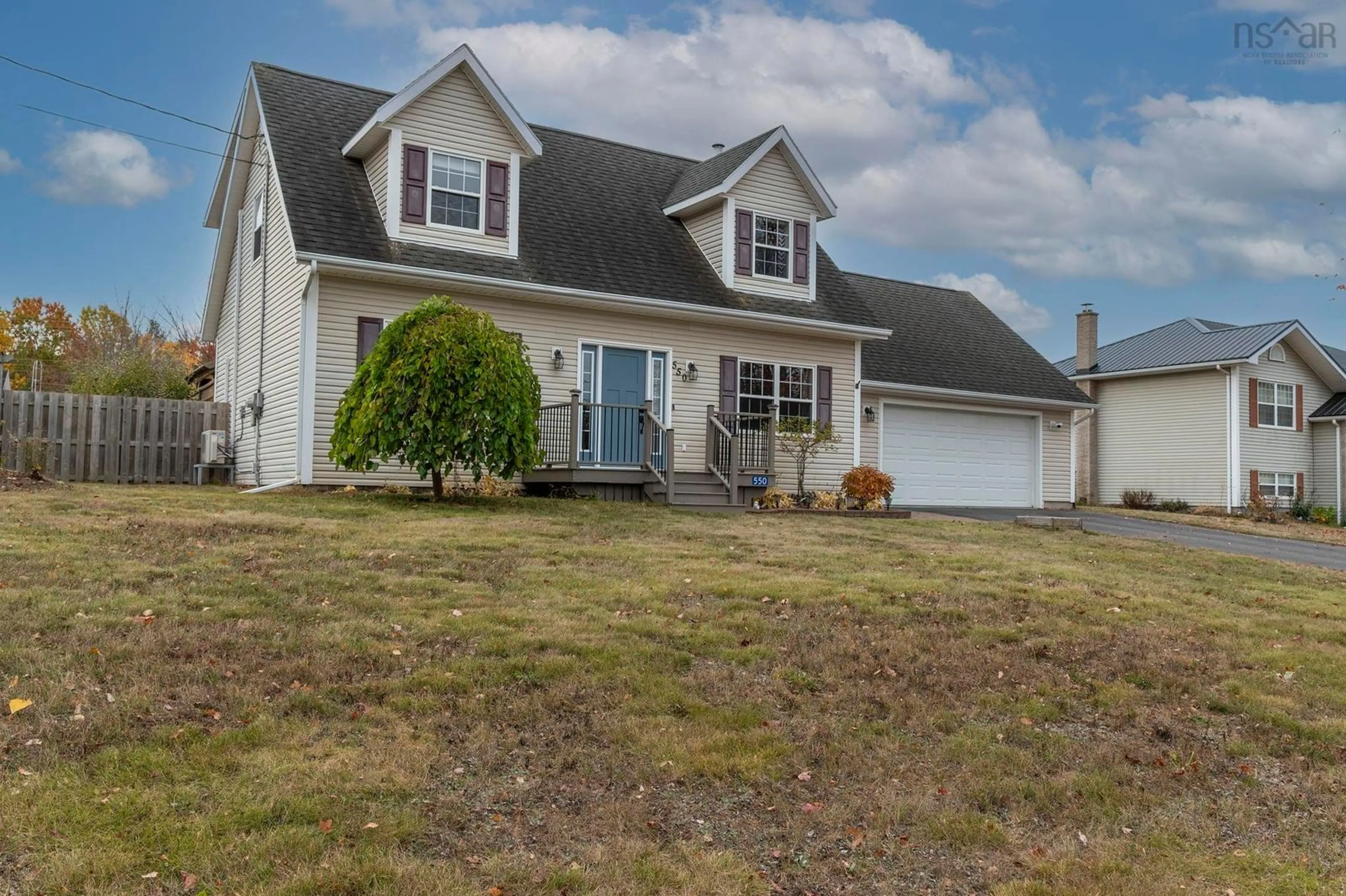 Home with vinyl exterior material, street for 550 Heather Cres, Kingston Nova Scotia B0P 1R0