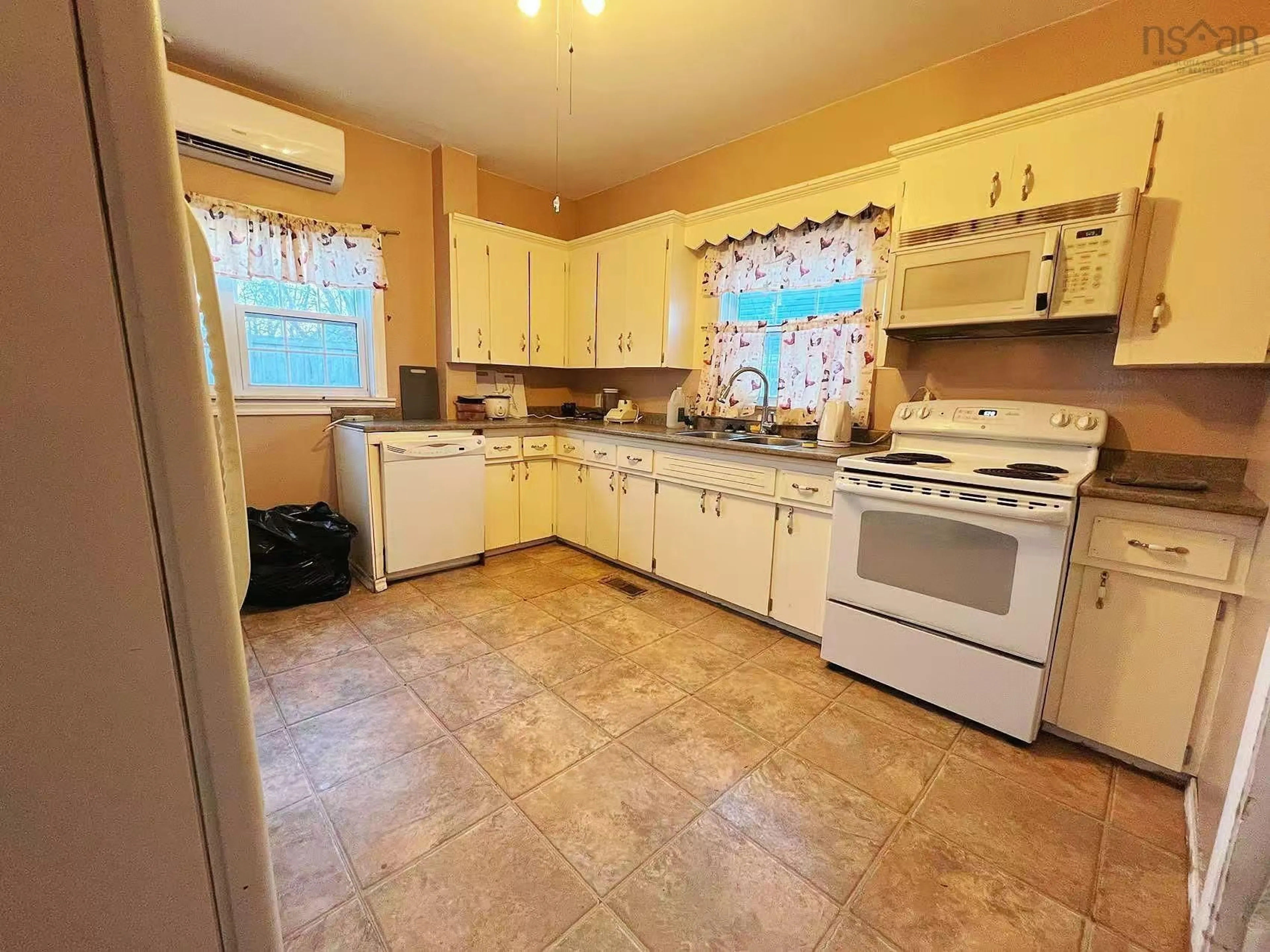Standard kitchen, ceramic/tile floor for 5 Byng St, Glace Bay Nova Scotia B1A 3G9