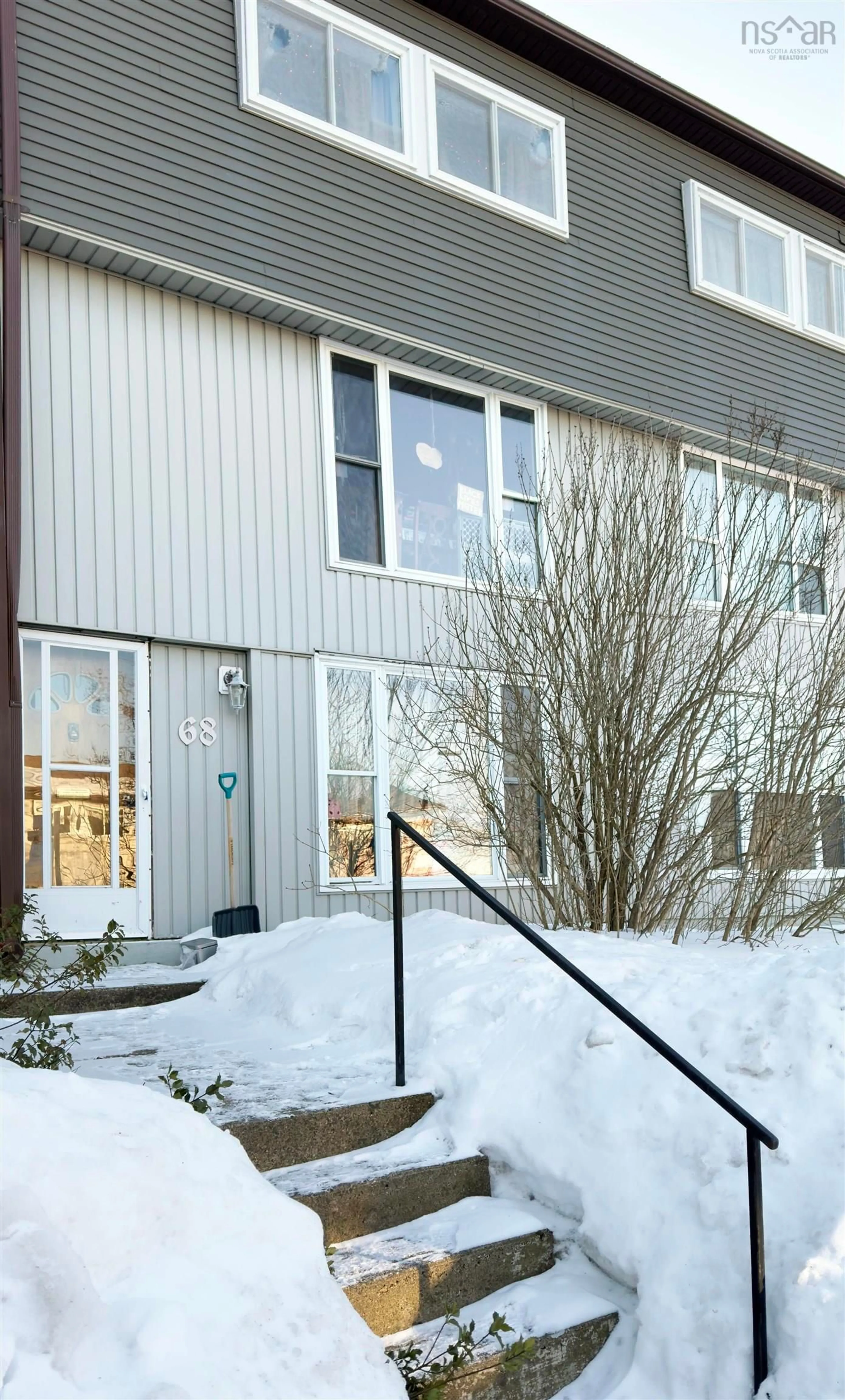 Indoor foyer for 68 Ridgevalley Rd, Halifax Nova Scotia B3P 2J9