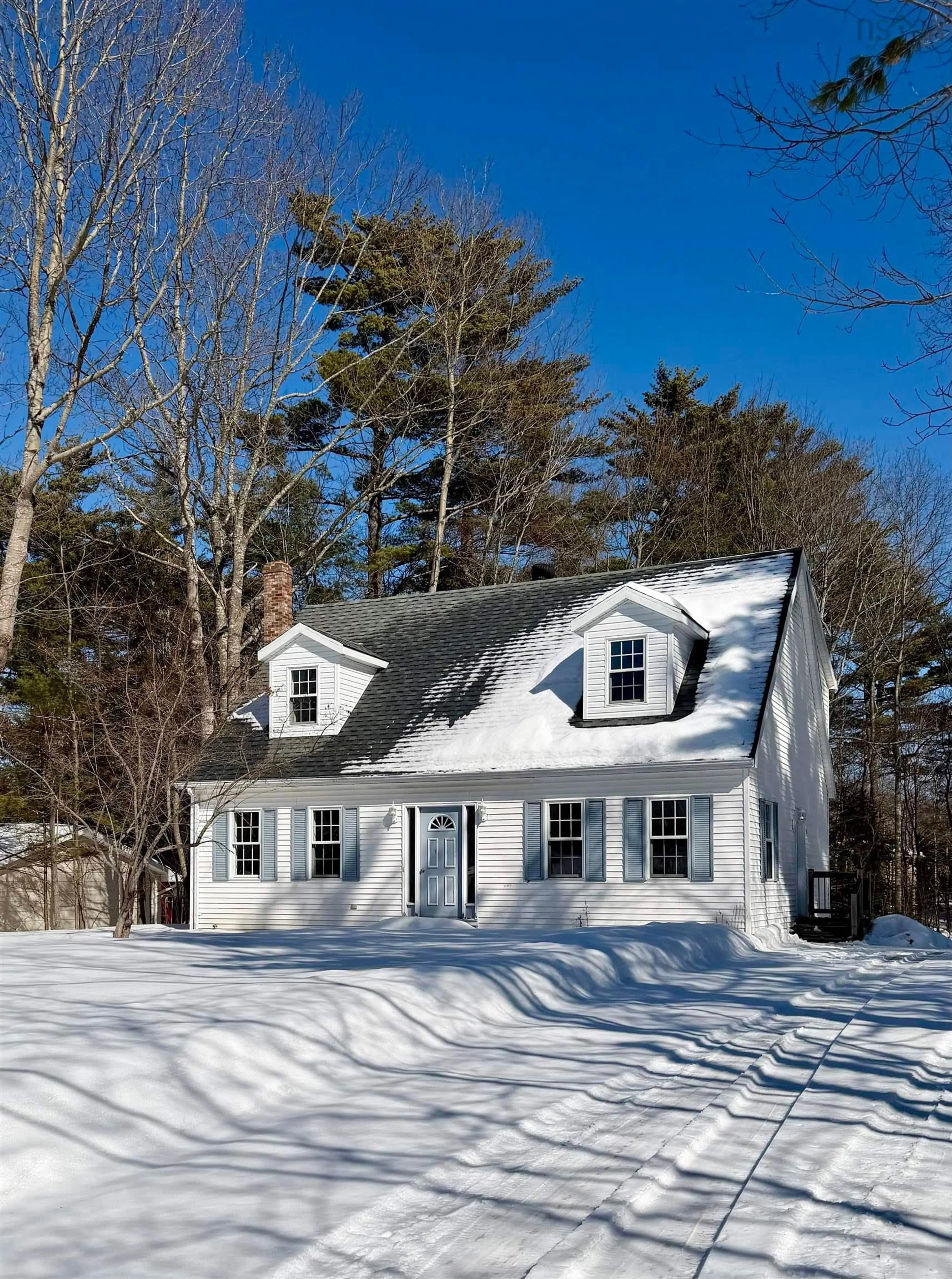 Home with vinyl exterior material, street for 1421 Princess Cres, Coldbrook Nova Scotia B4R 1B2