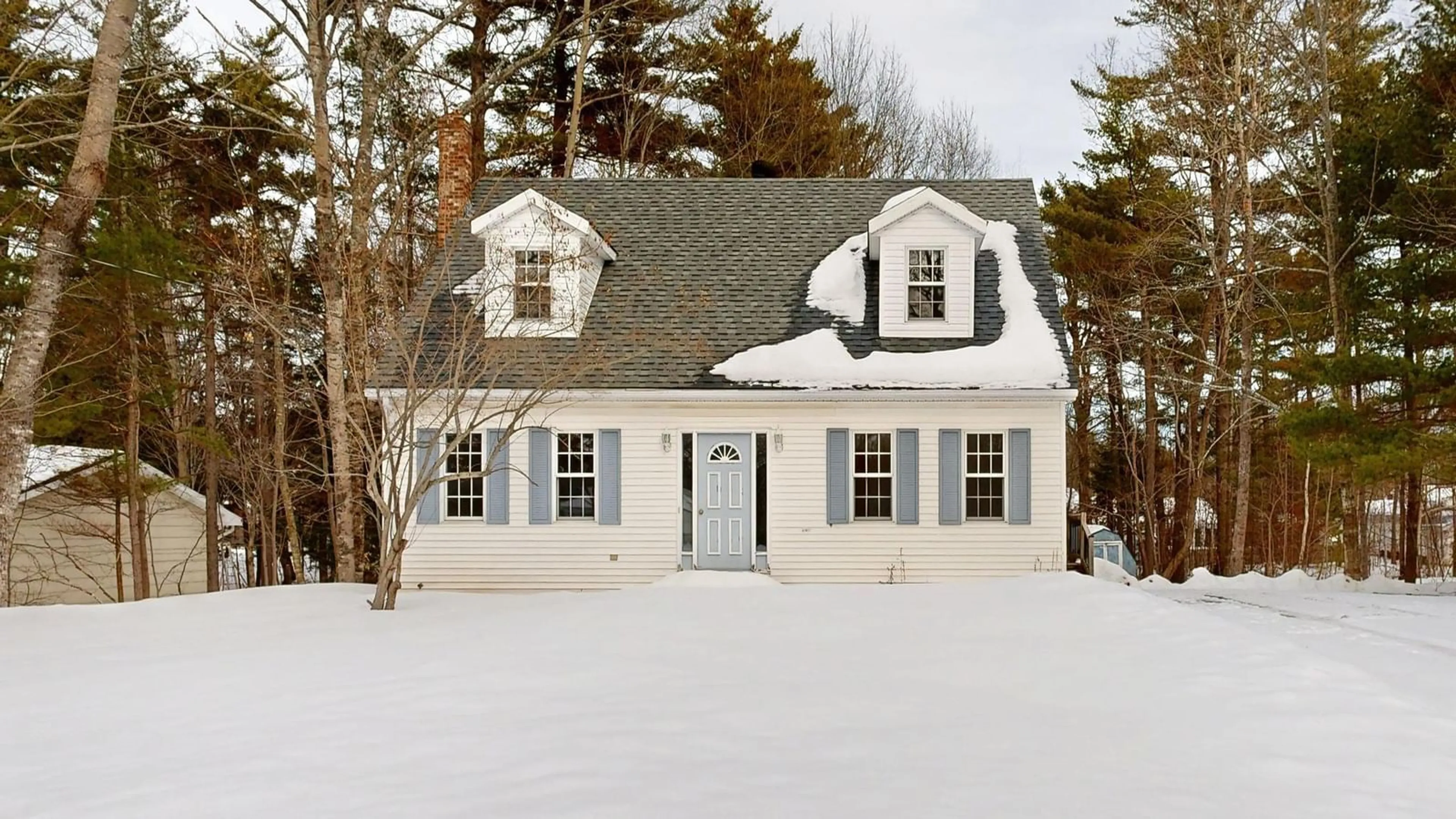 Home with vinyl exterior material, street for 1421 Princess Cres, Coldbrook Nova Scotia B4R 1B2