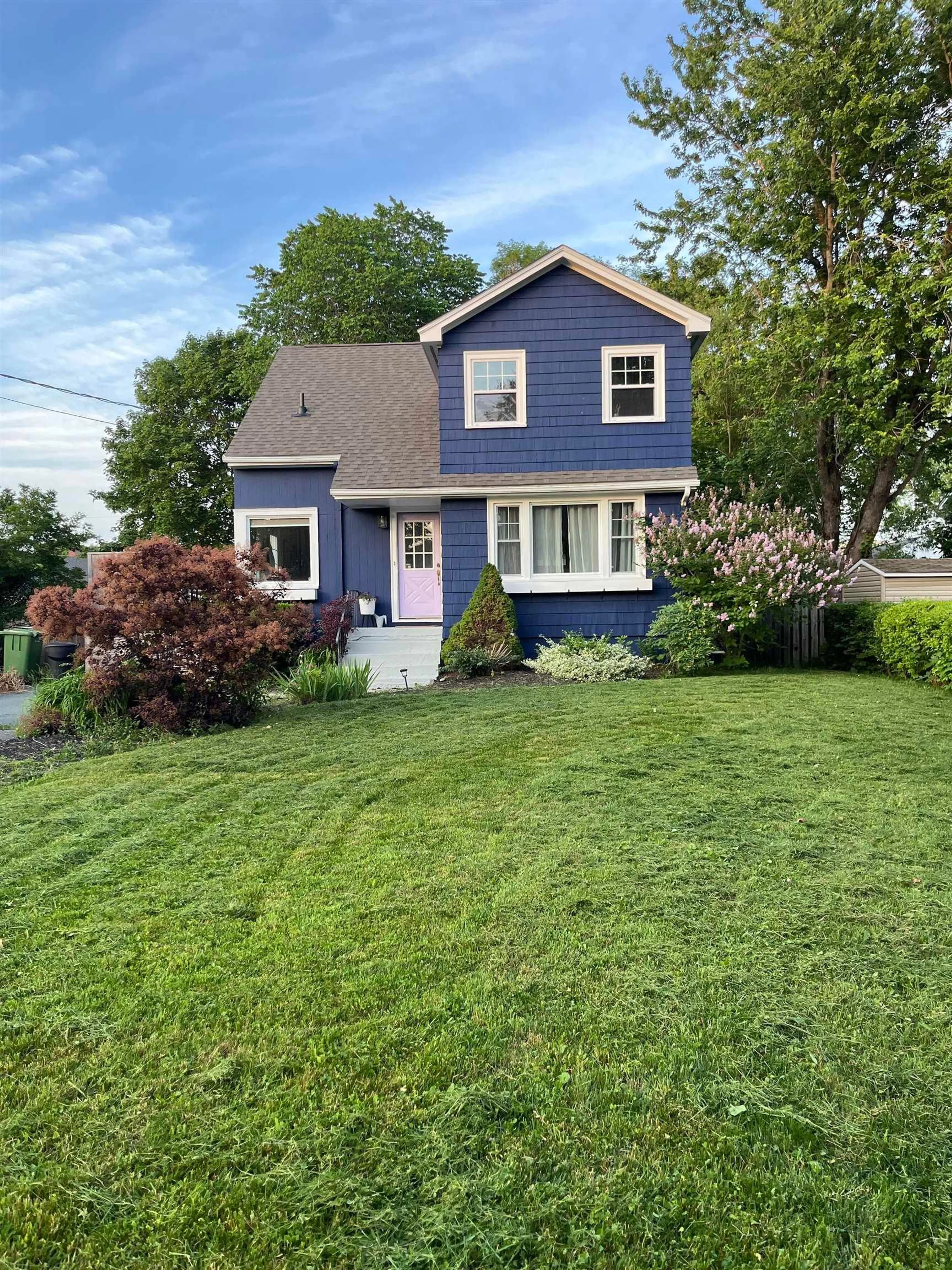 Home with vinyl exterior material, street for 31 Guysborough Ave, Dartmouth Nova Scotia B2W 1S4