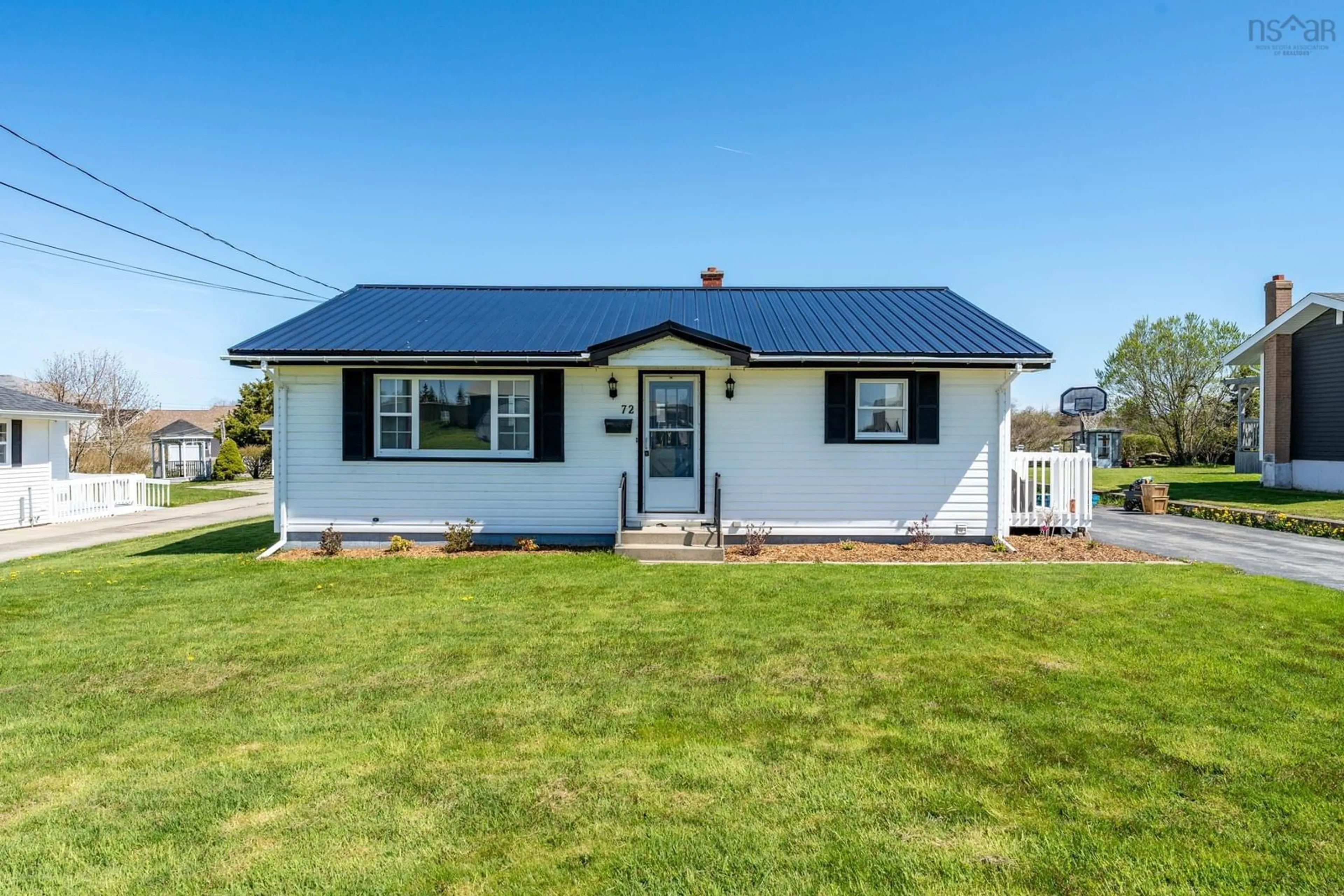 Home with vinyl exterior material, street for 72 Hibernia St, Yarmouth Nova Scotia B5A 2M6