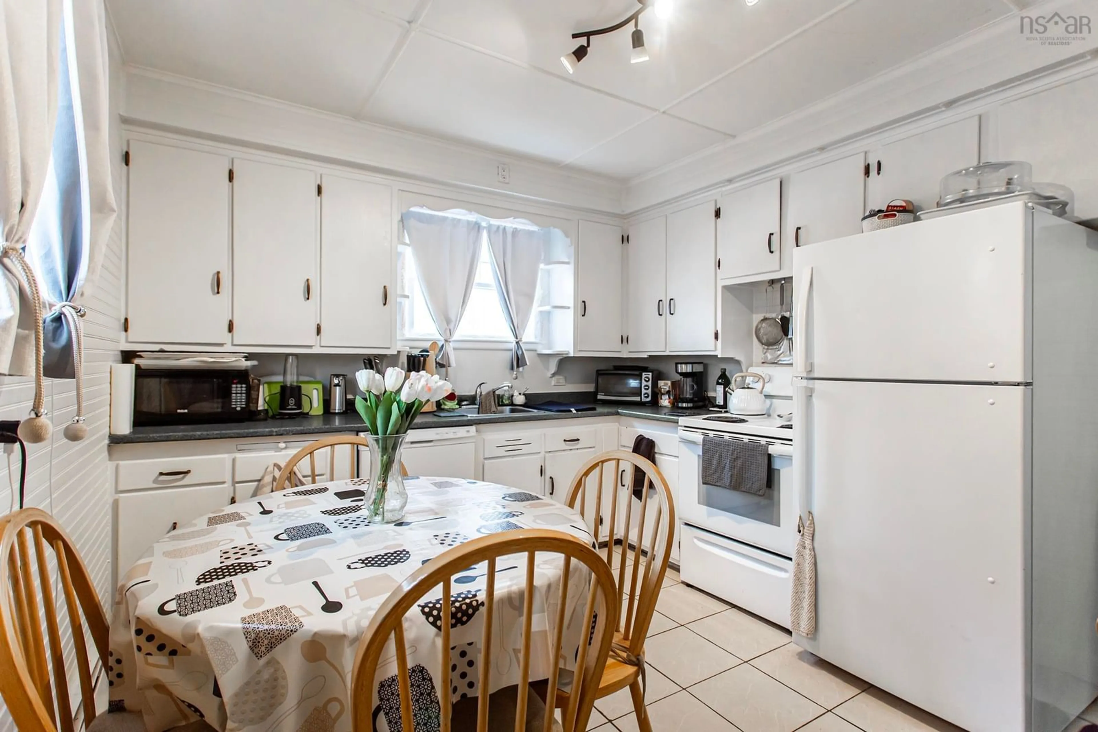 Standard kitchen, ceramic/tile floor for 499 Main St, Middleton Nova Scotia B0S 1P0