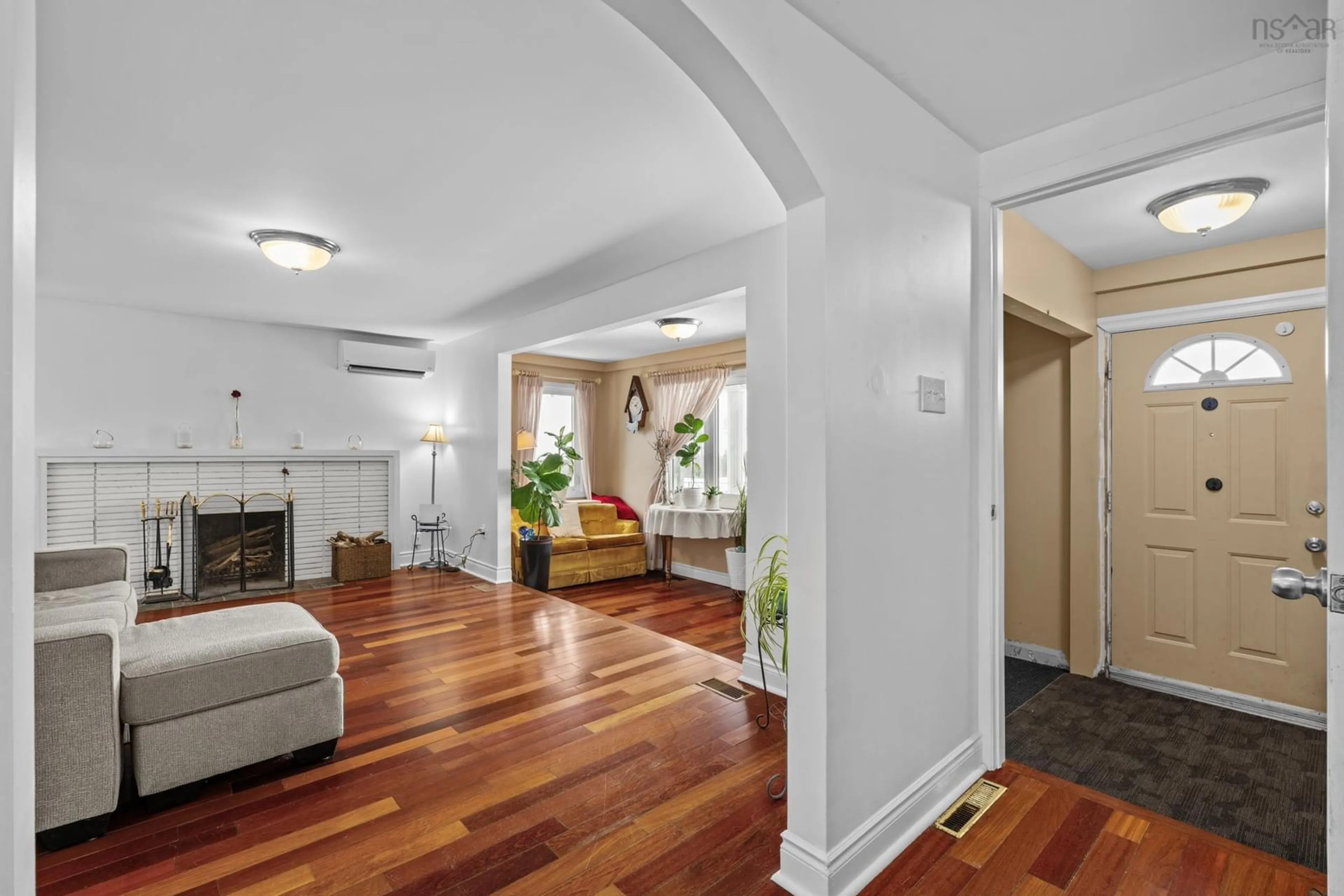 Indoor foyer for 121 School Ave, Halifax Nova Scotia B3N 2E1