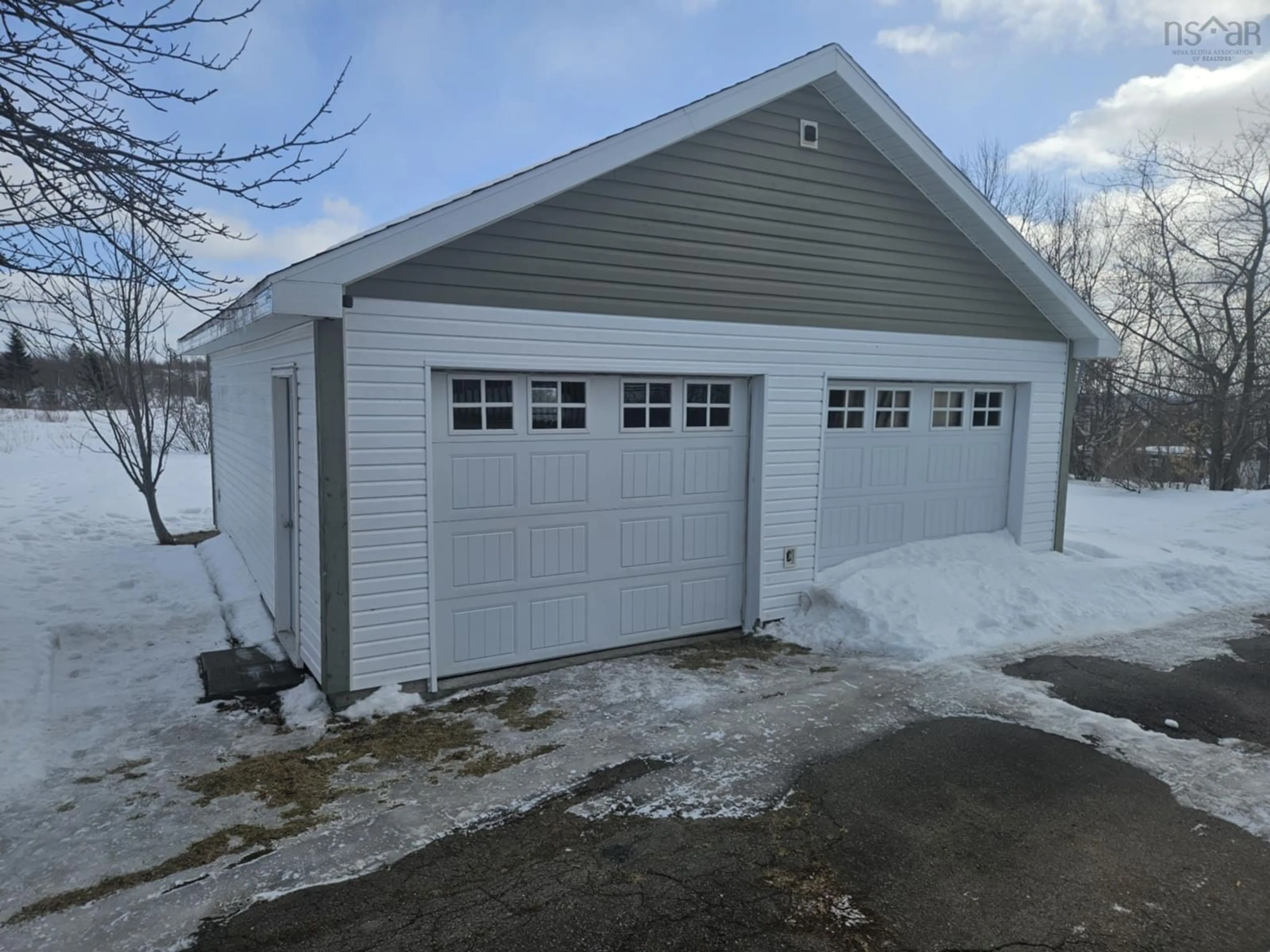 Indoor garage for 588 Lingan Rd, Sydney Nova Scotia B1N 3K2