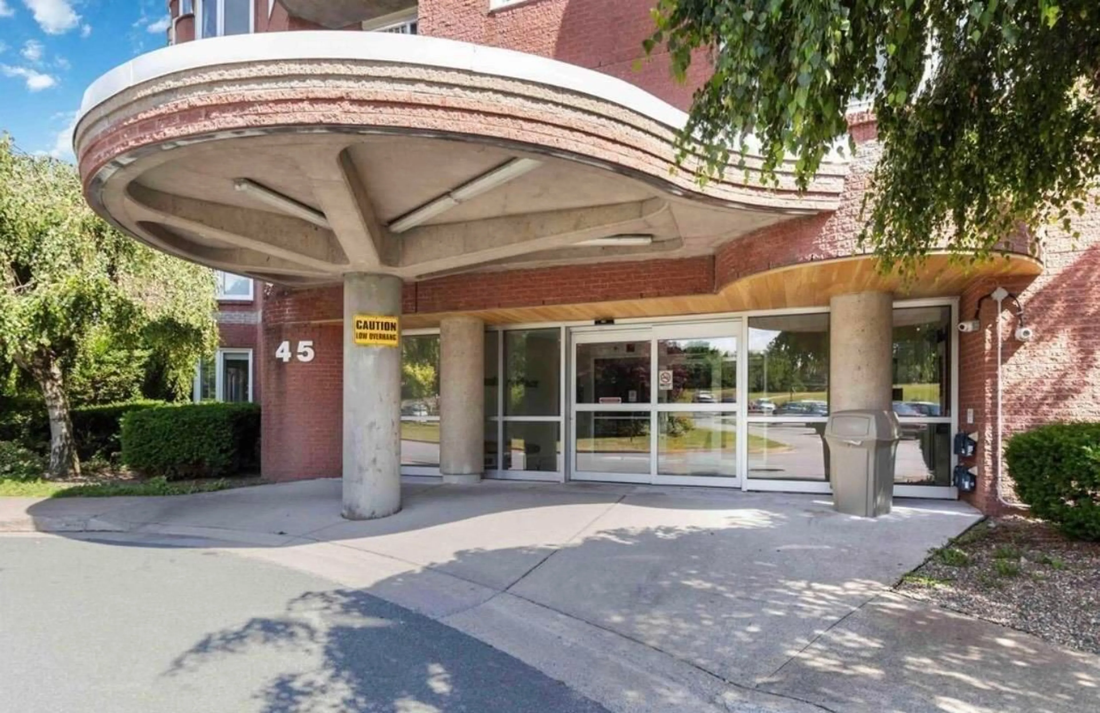 Indoor foyer for 45 Vimy Ave #420, Halifax Nova Scotia B3M 4C5