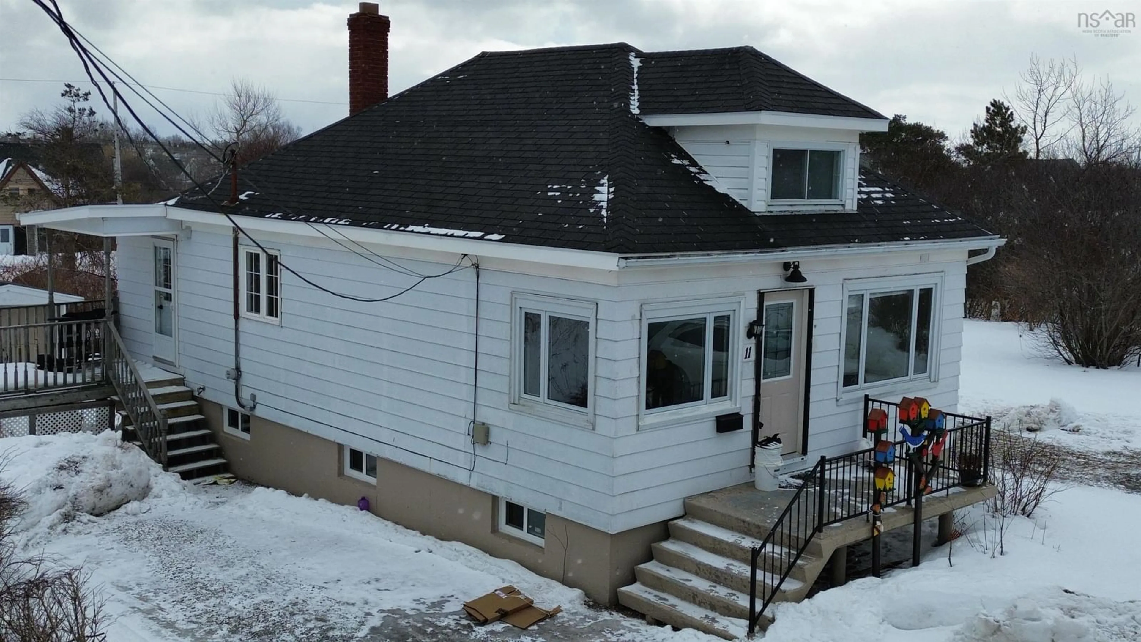 Home with vinyl exterior material, building for 11 James St, Glace Bay Nova Scotia B1A 2Y1