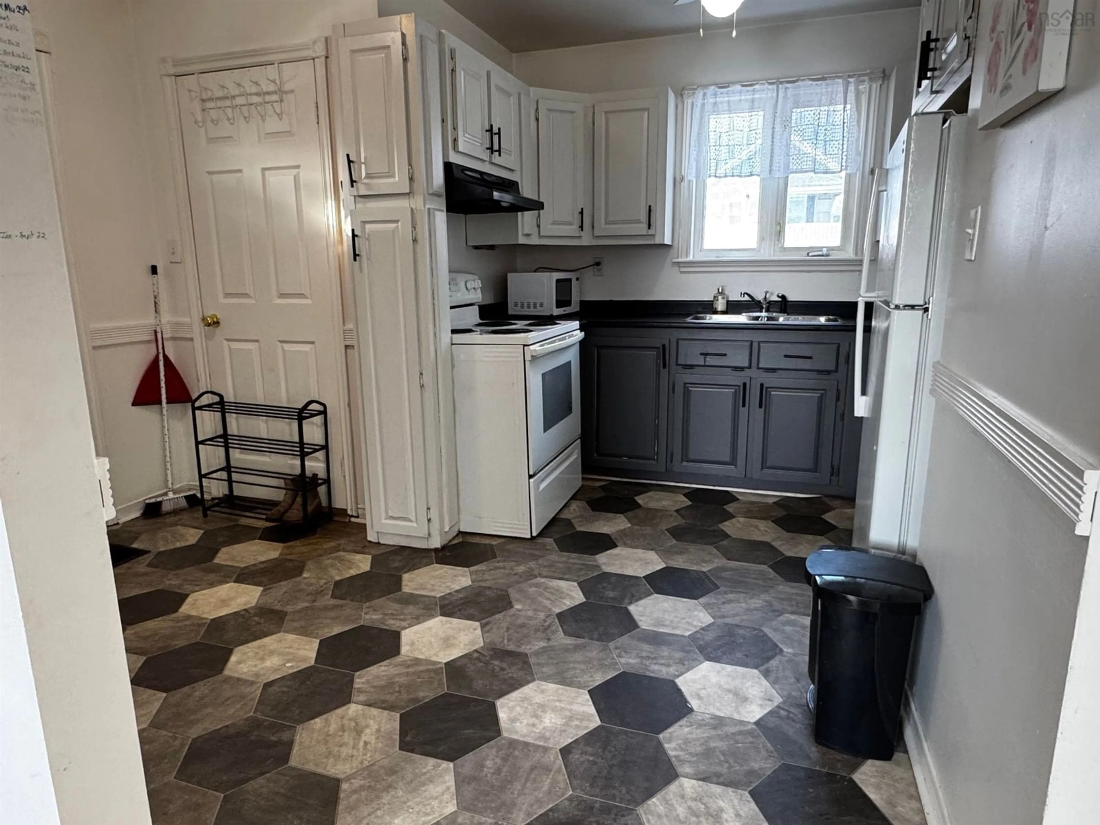 Standard kitchen, unknown for 186 Tennyson St, Glace Bay Nova Scotia B1A 5M3