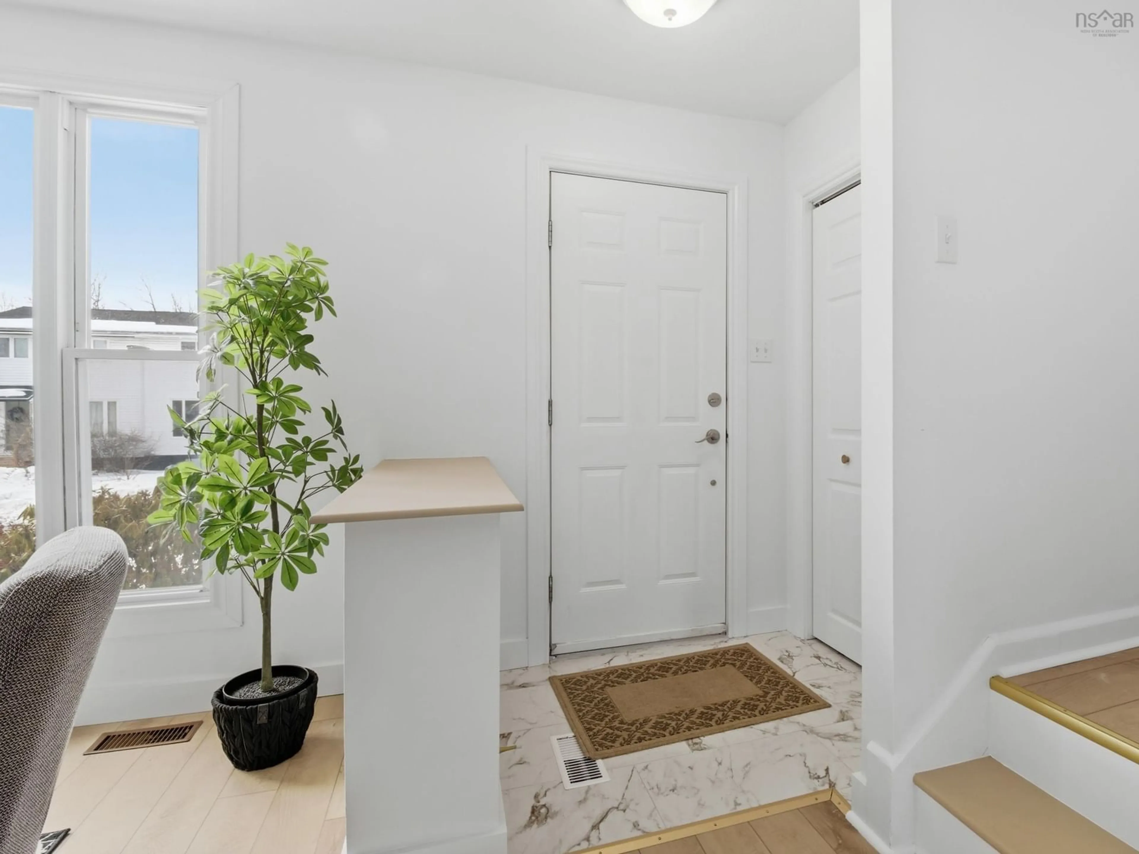 Indoor entryway for 29 Lynnville Dr, Lower Sackville Nova Scotia B4C 2H7