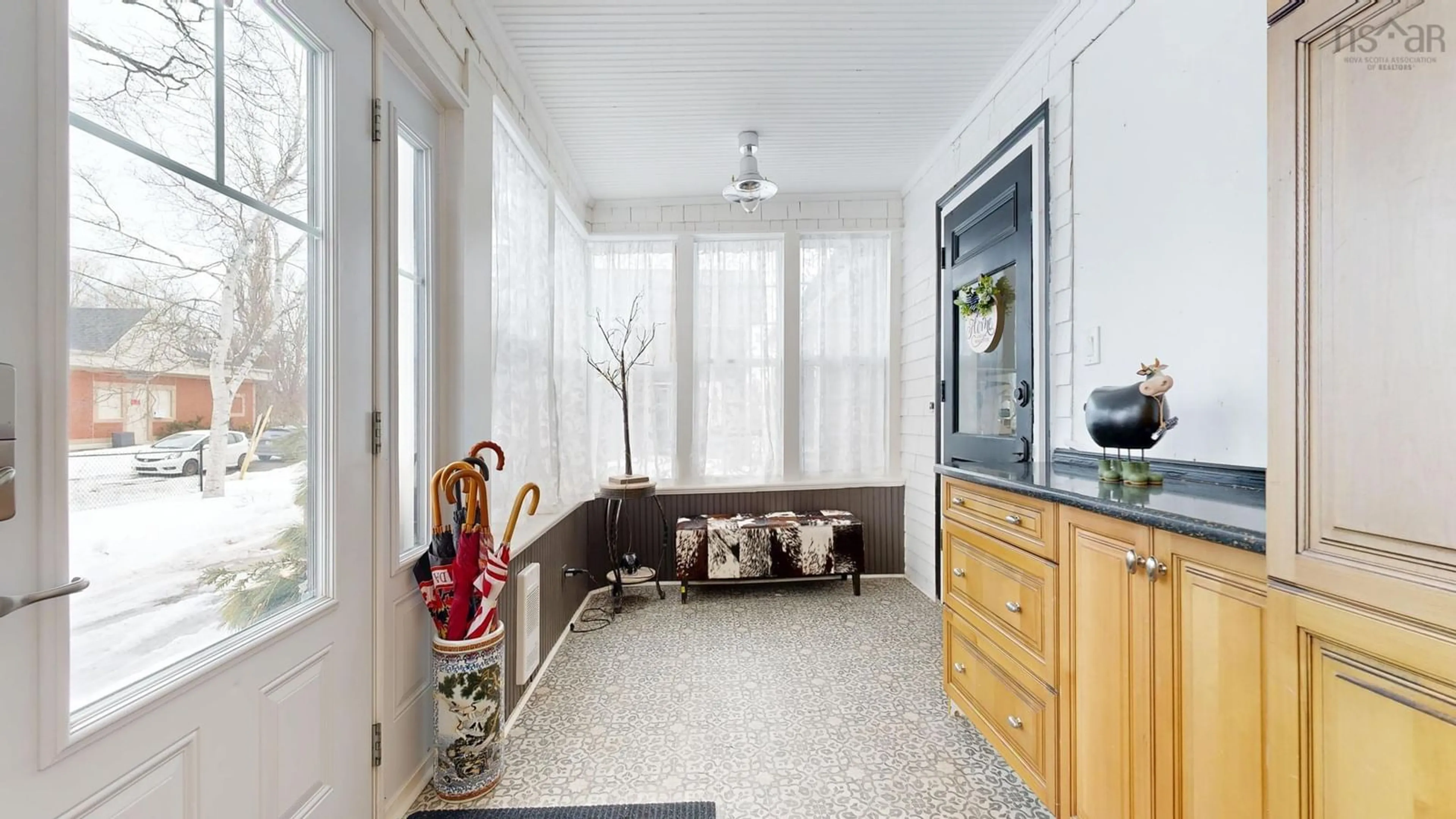 Indoor entryway for 1484 Bridge St, Kingston Nova Scotia B0P 1R0