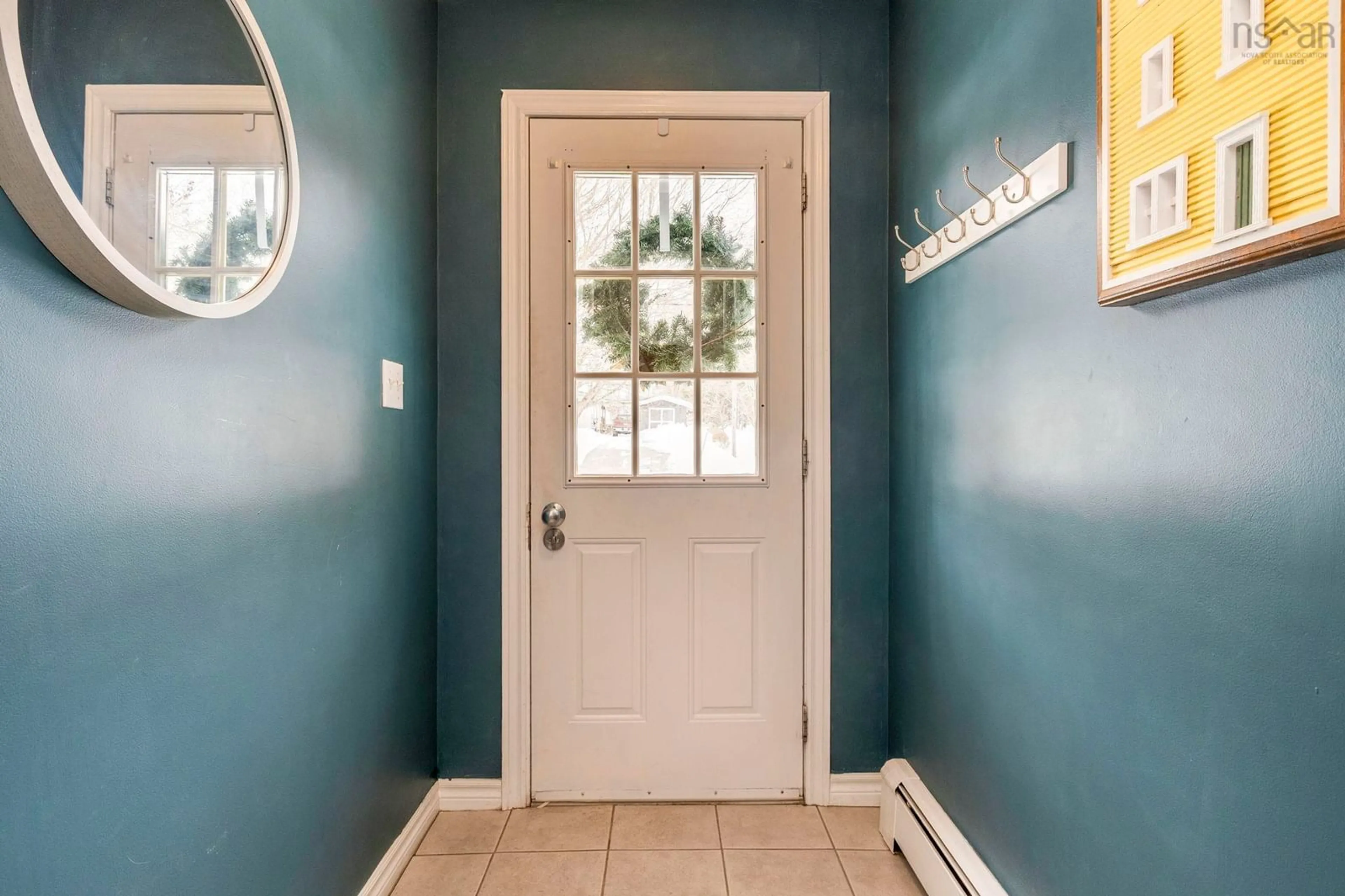 Indoor entryway for 405 Stead St, North Kentville Nova Scotia B4N 2Y4