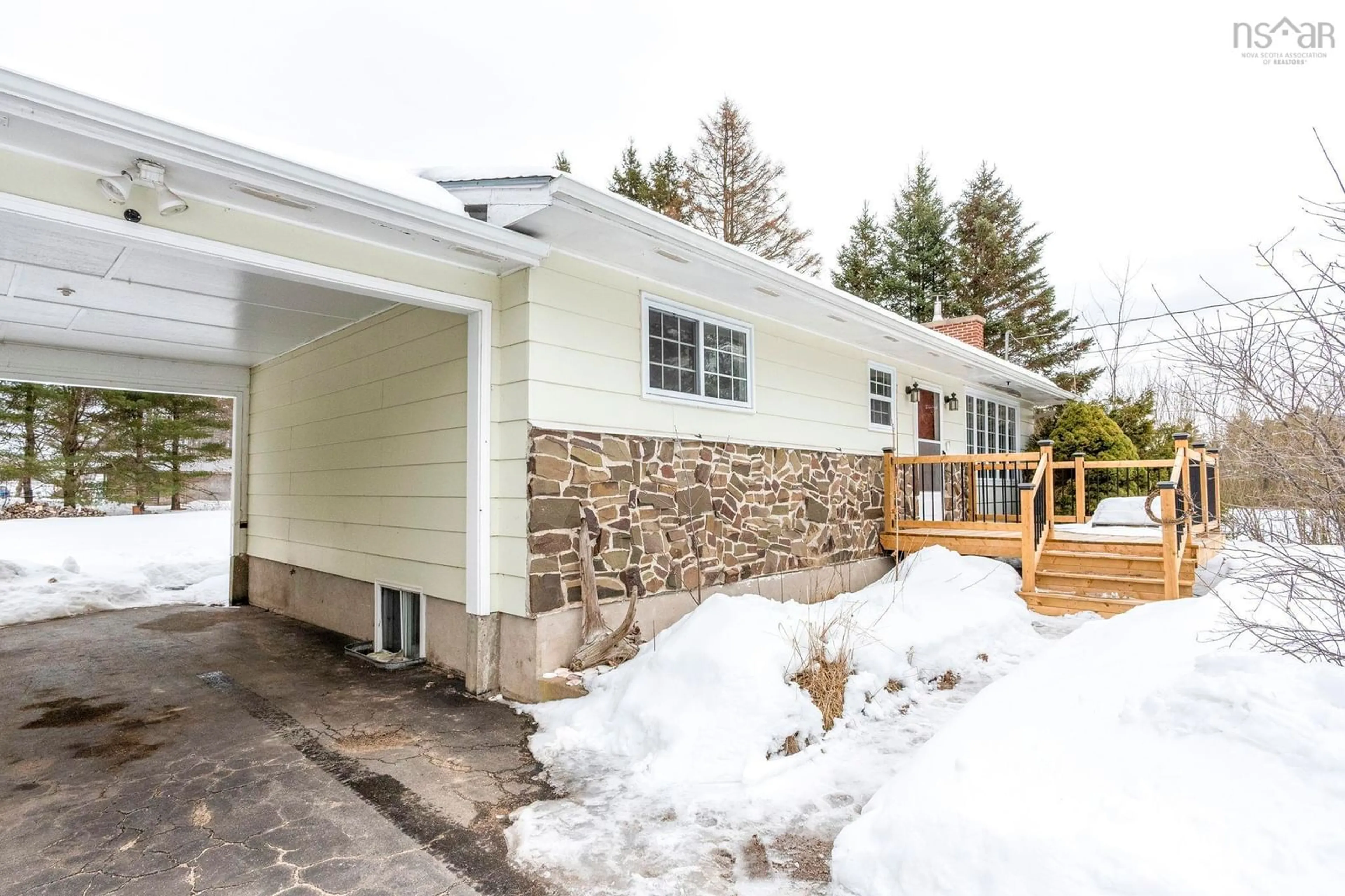 Home with vinyl exterior material, street for 18 Cook Ave, Wilmot Nova Scotia B0P 1W0