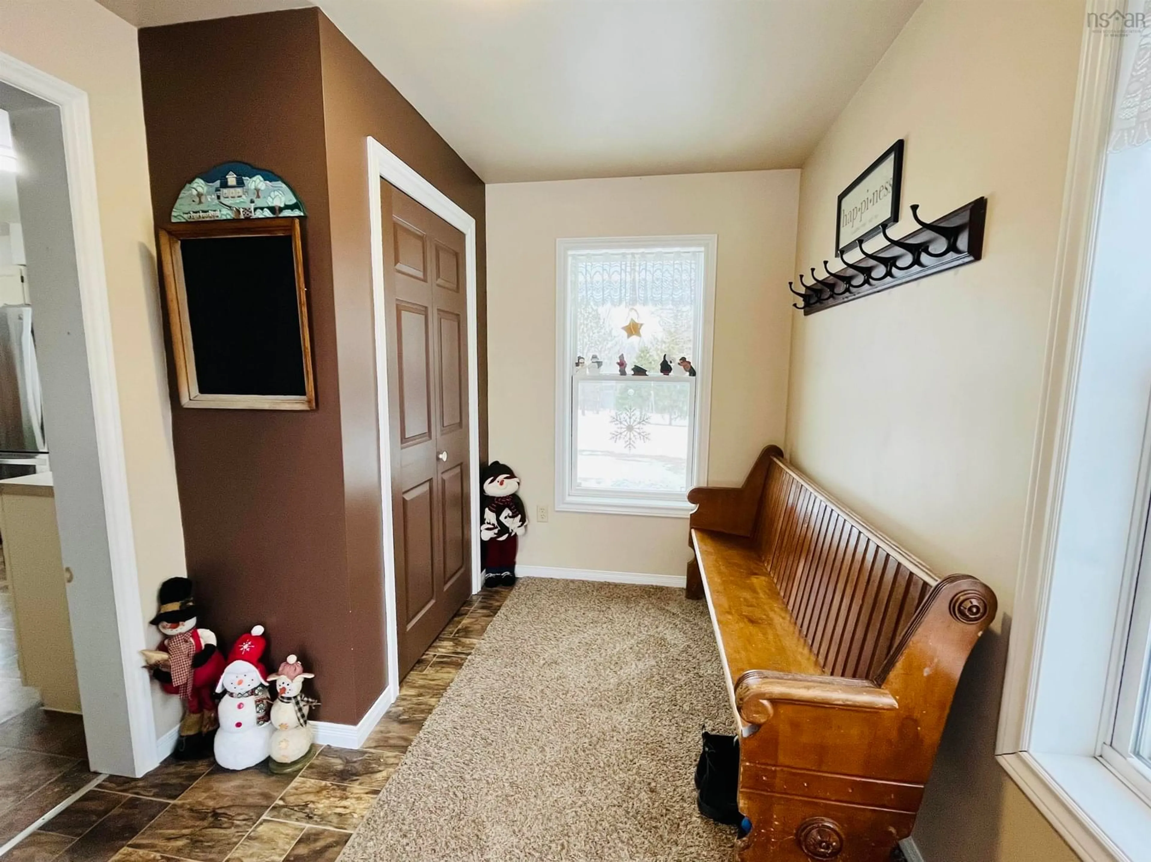 Indoor entryway for 93 Herrett Rd, Springhill Nova Scotia B0M 1X0