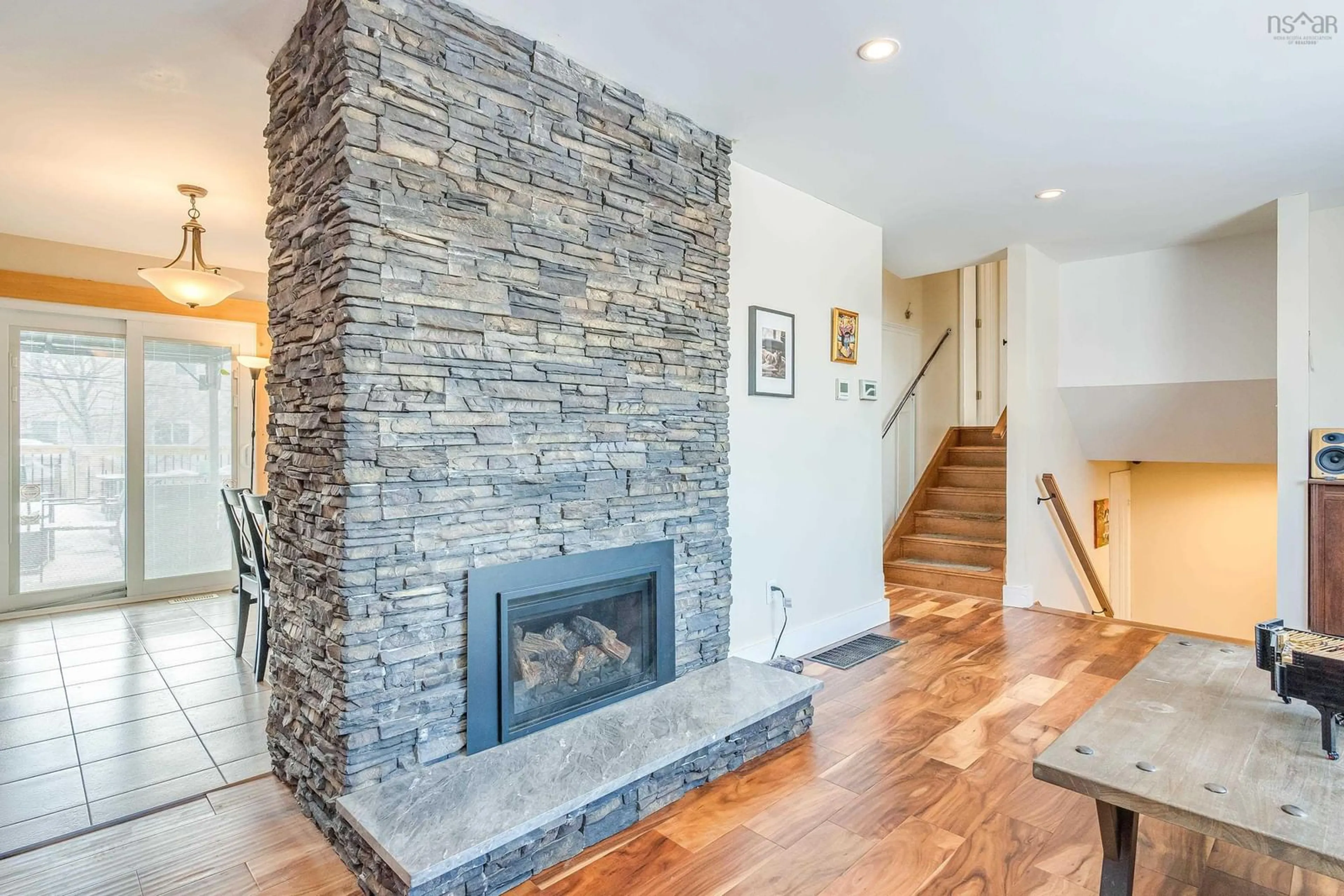 Indoor entryway for 207 Colby Dr, Dartmouth Nova Scotia B2V 1K2