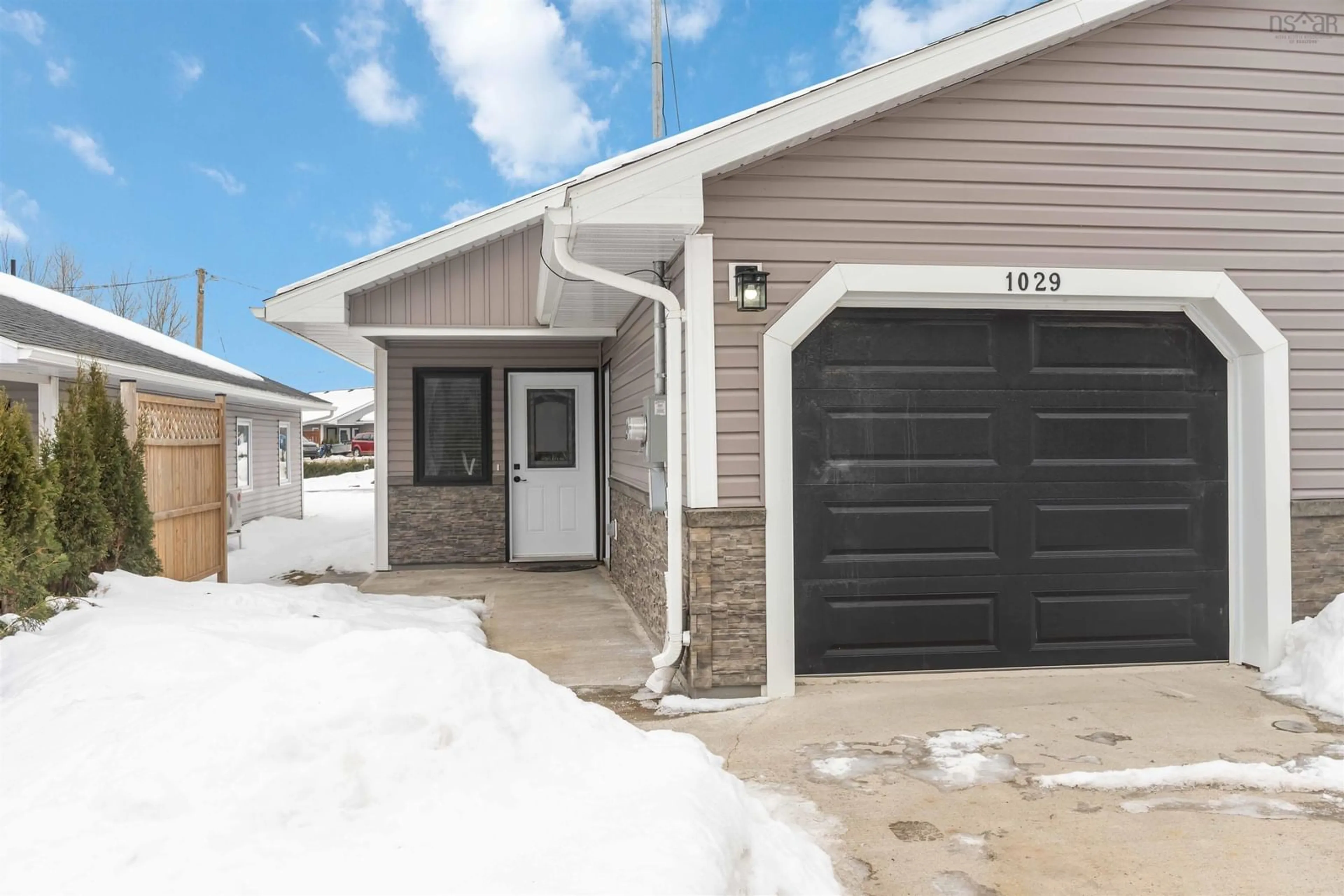 Indoor garage for 1029 Upper Church St, North Kentville Nova Scotia B4N 3V7