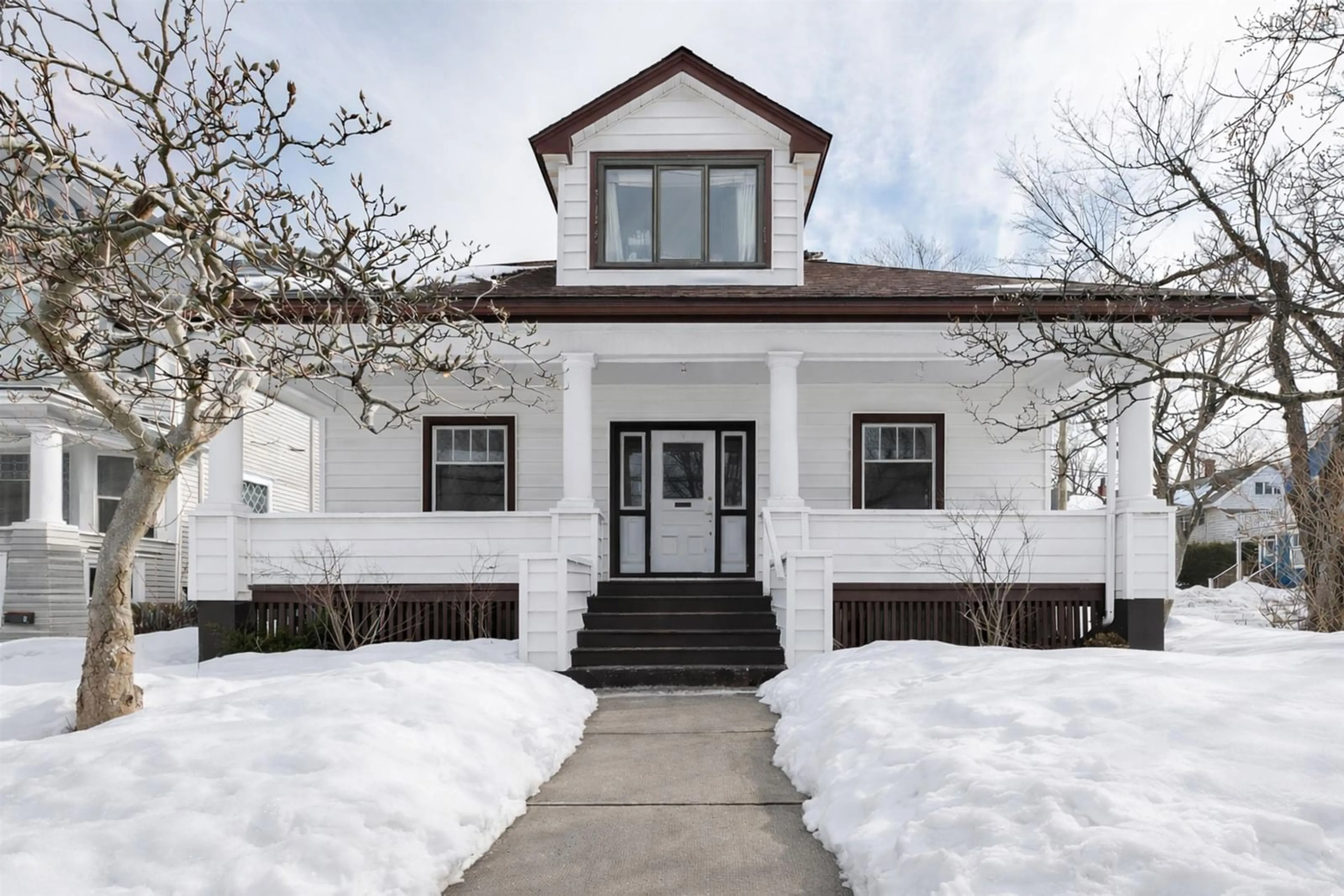 Unknown for 1645 Oxford St, Halifax Nova Scotia B3H 3Z5