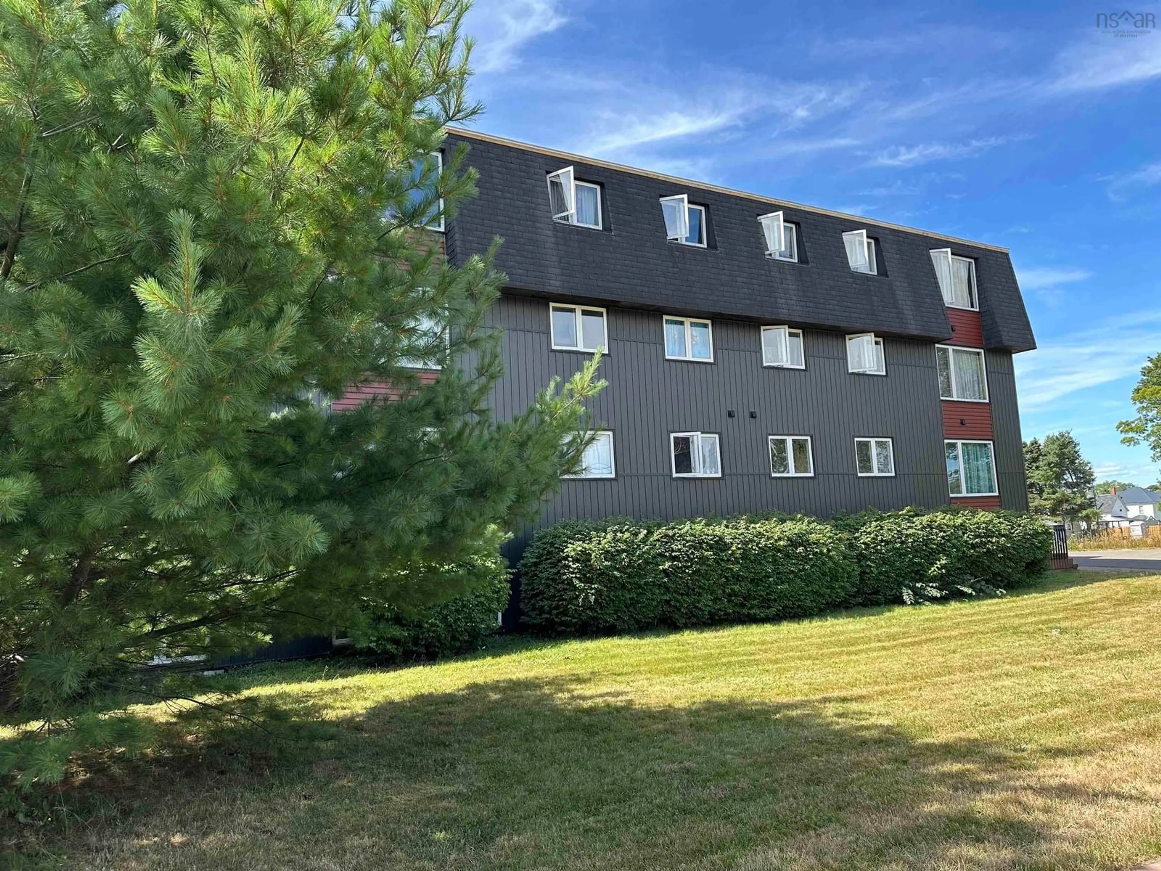 A pic from outside/outdoor area/front of a property/back of a property/a pic from drone, building for 99 Rupert St, Amherst Nova Scotia B4H 3S4