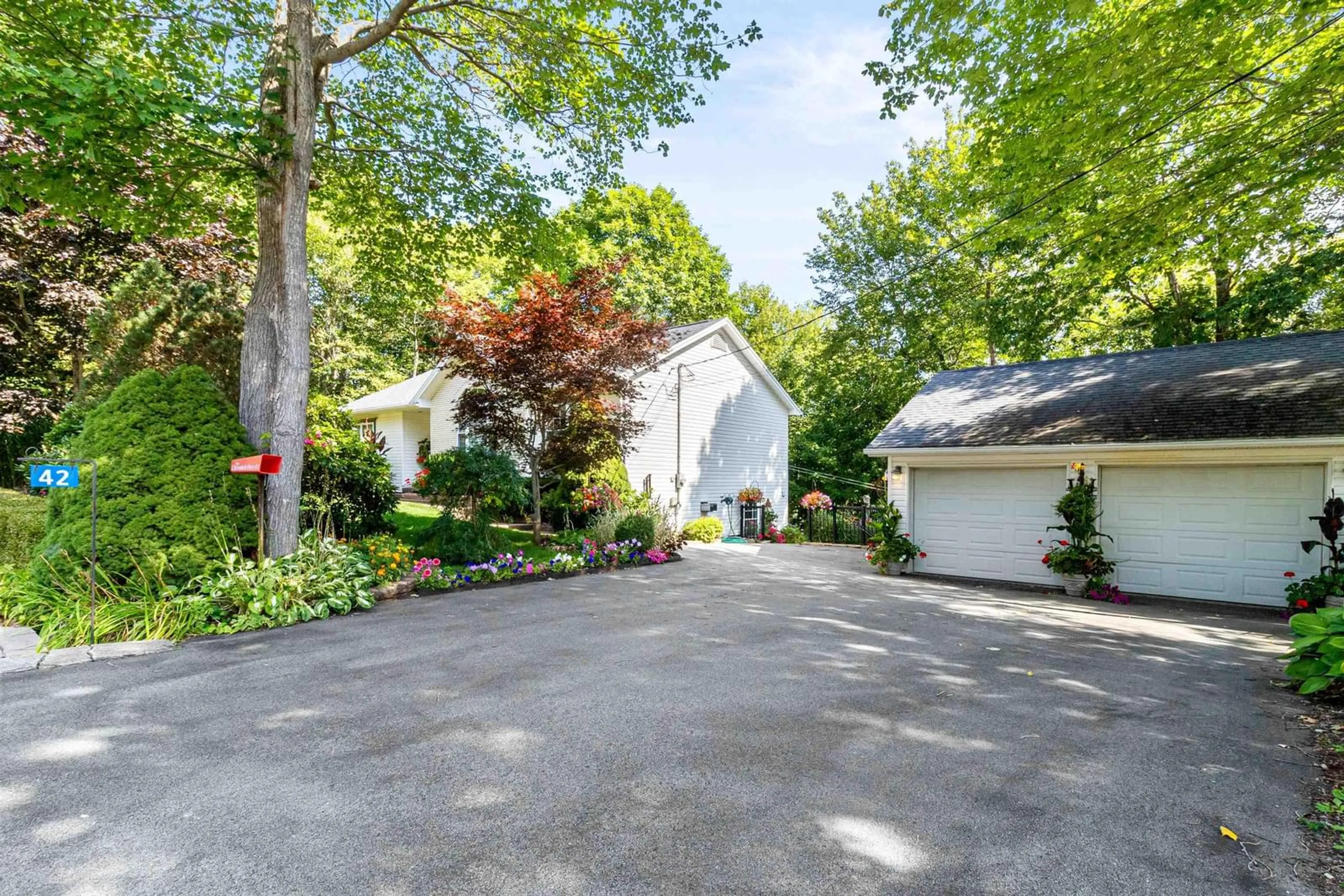 Unknown for 42 Canterbury Lane, Fall River Nova Scotia B2T 1A4