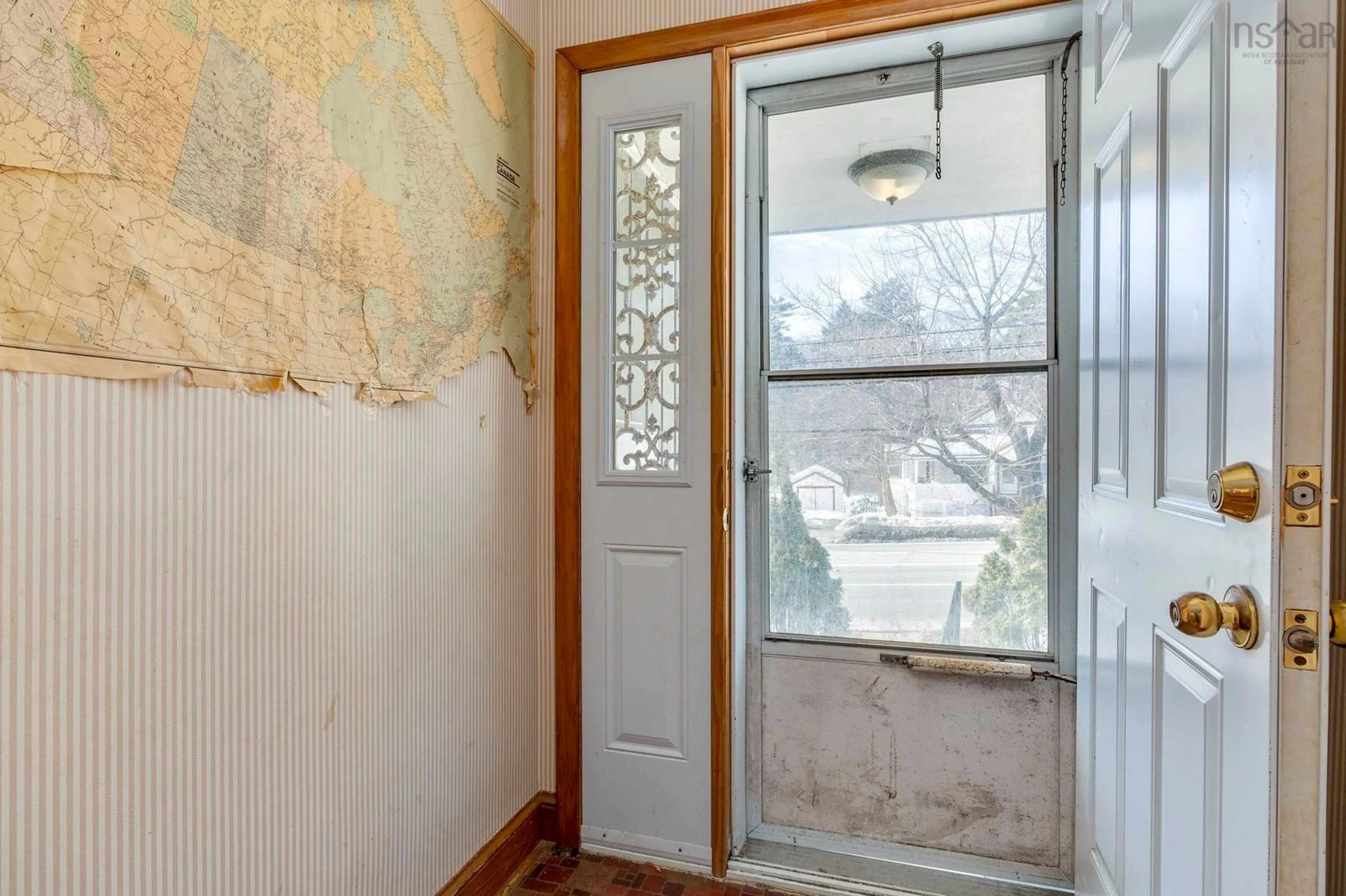 Indoor entryway for 2835 Joseph Howe Dr, Halifax Nova Scotia B3L 4G8