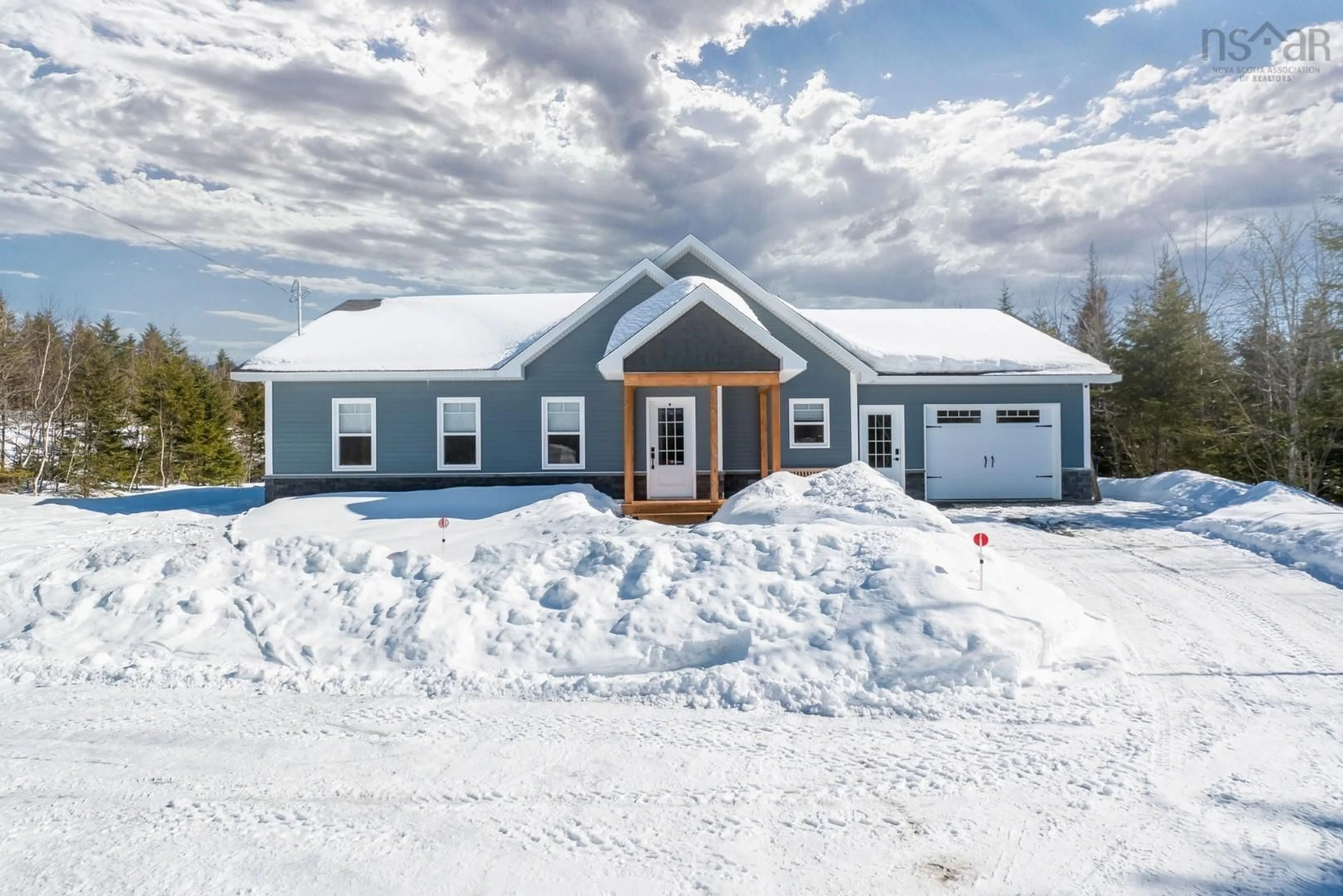 Home with vinyl exterior material, building for 190 Loon Point Trail, East Uniacke Nova Scotia B0N 1Z0