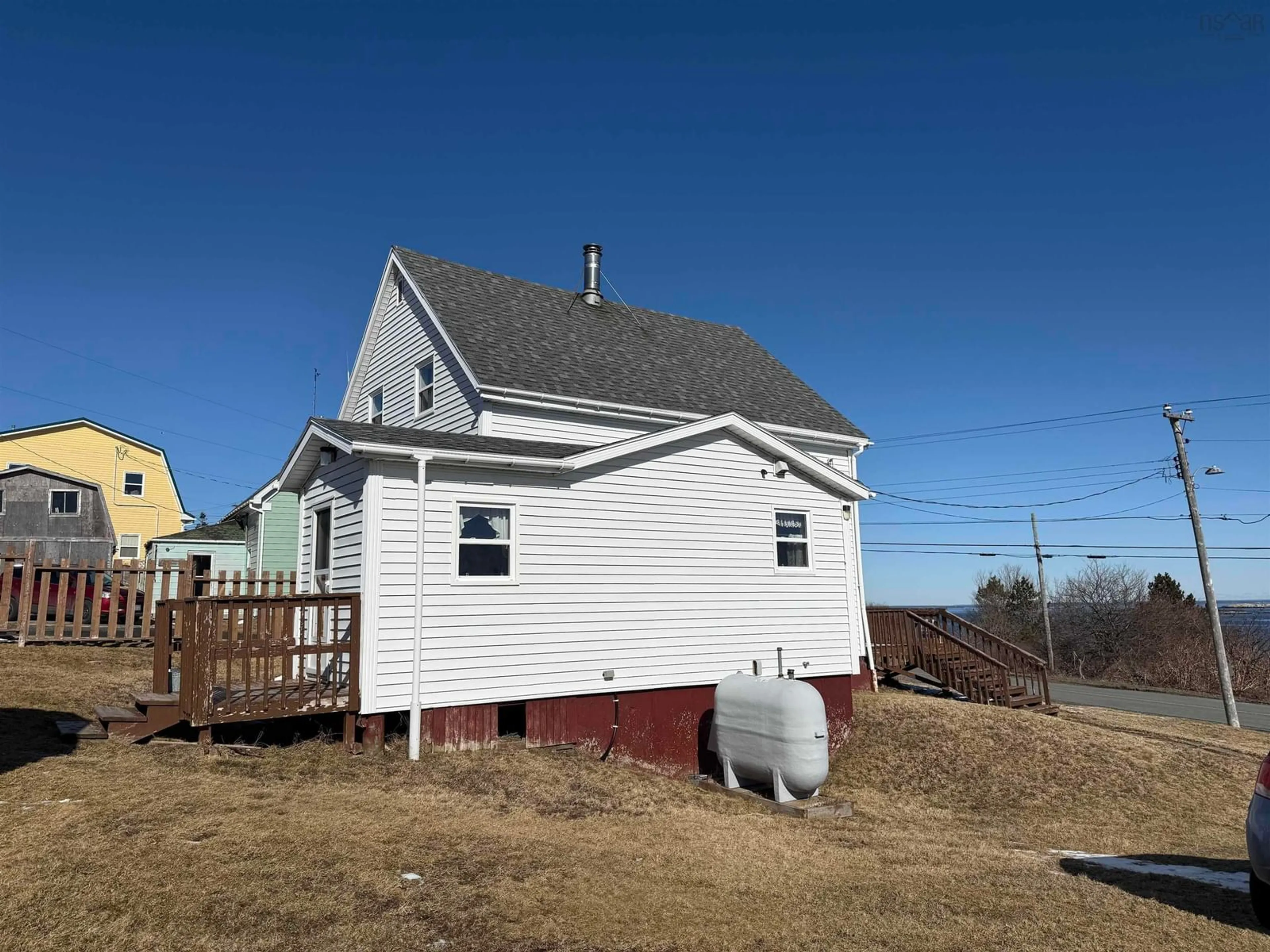 Home with vinyl exterior material, building for 1440 Union St, Canso Nova Scotia B0H 1H0
