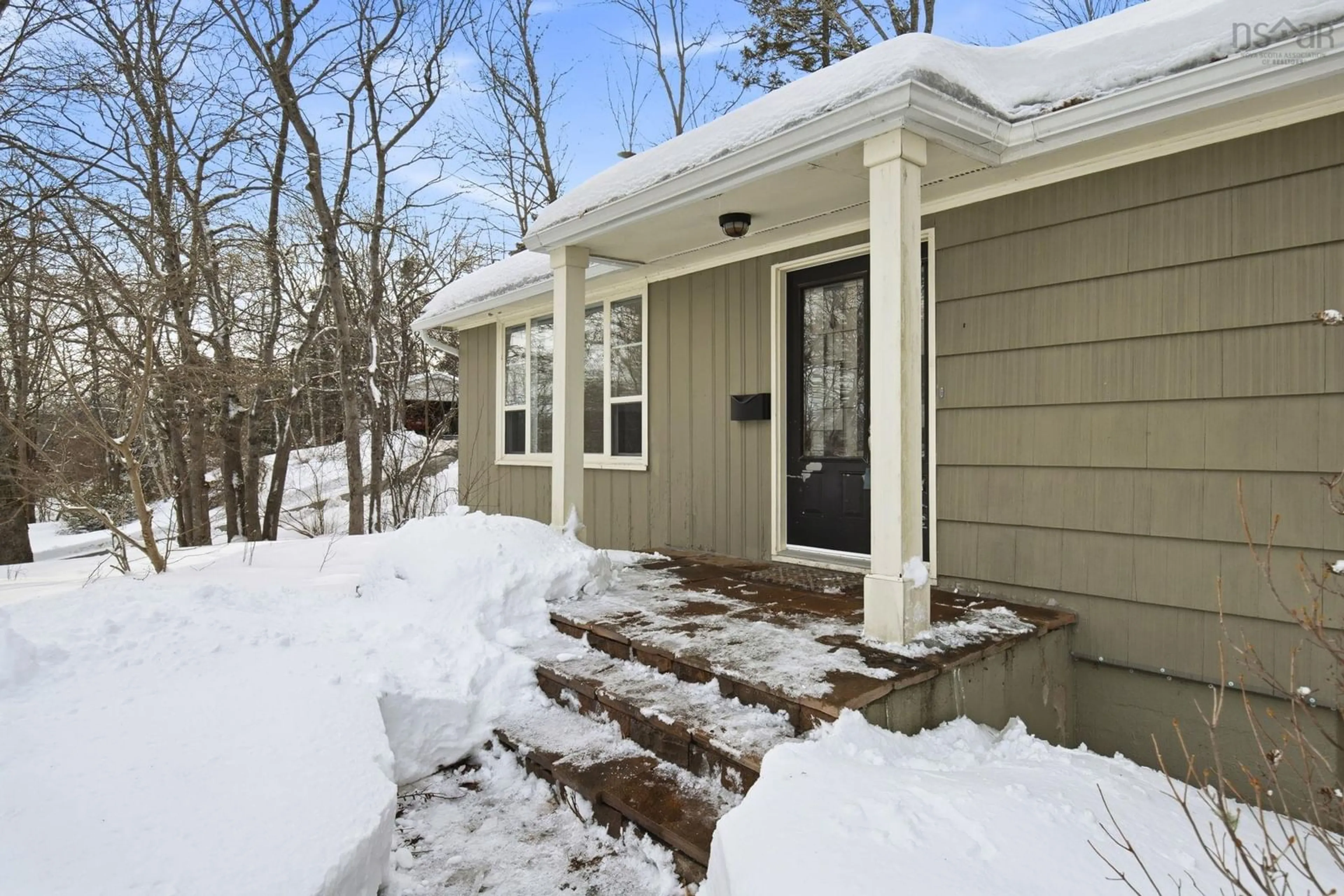 Home with vinyl exterior material, street for 146 High St, Bedford Nova Scotia B4A 1M4