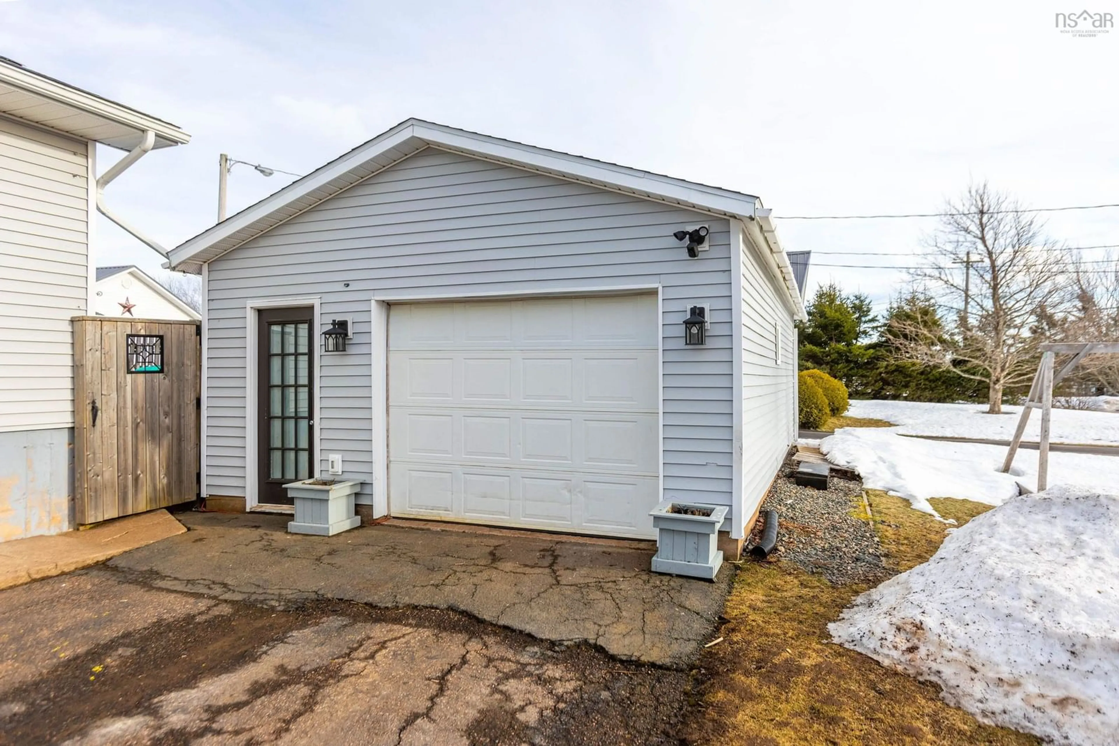 Indoor garage for 3 Gilroy St, Springhill Nova Scotia B0M 1X0
