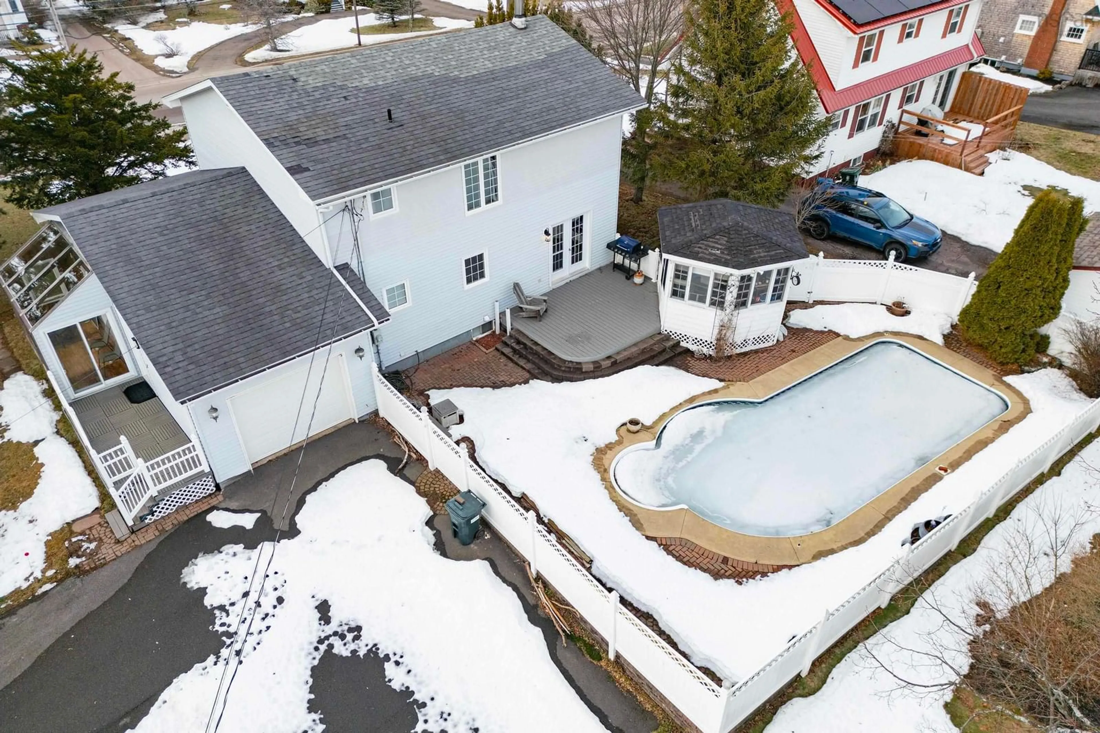 A pic from outside/outdoor area/front of a property/back of a property/a pic from drone, street for 193a Victoria St, Amherst Nova Scotia B4H 1Y8