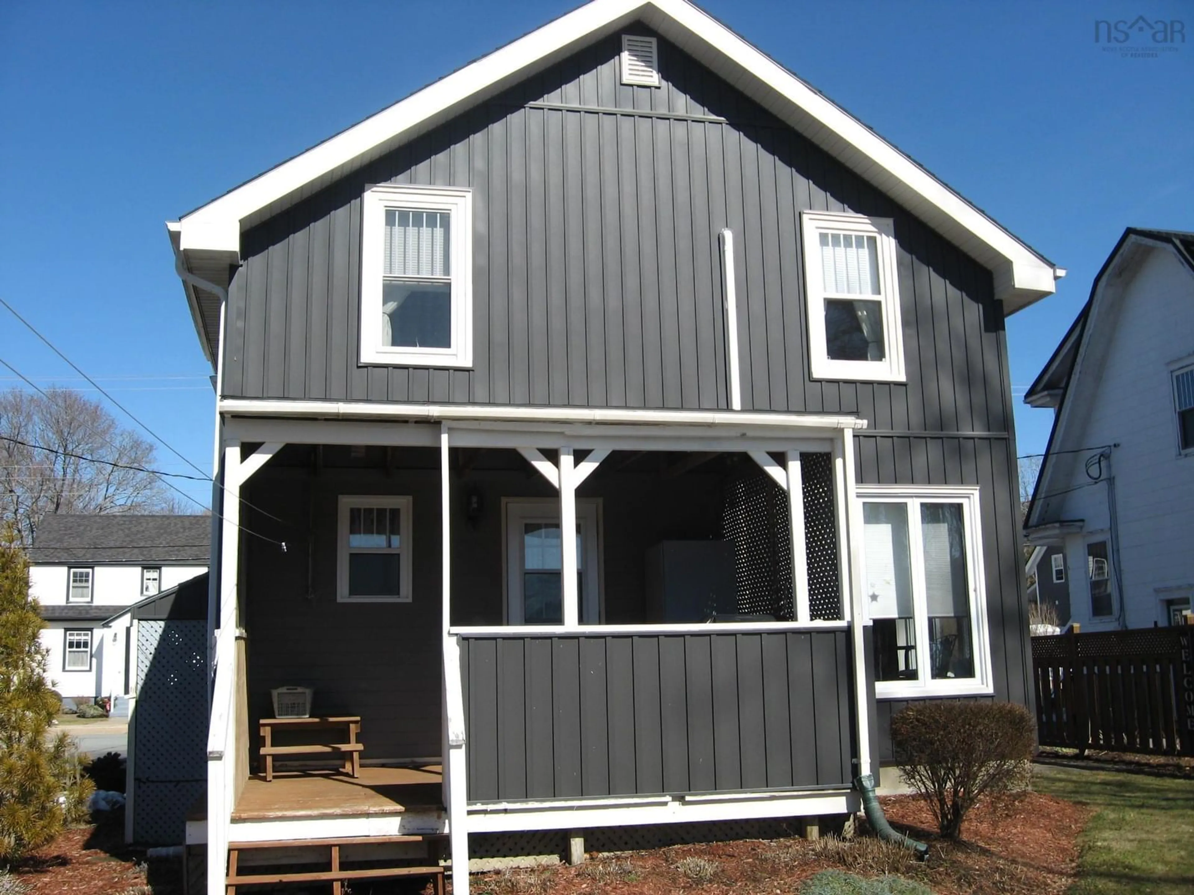 Home with vinyl exterior material, street for 40 Park St, Liverpool Nova Scotia B0T 1K0