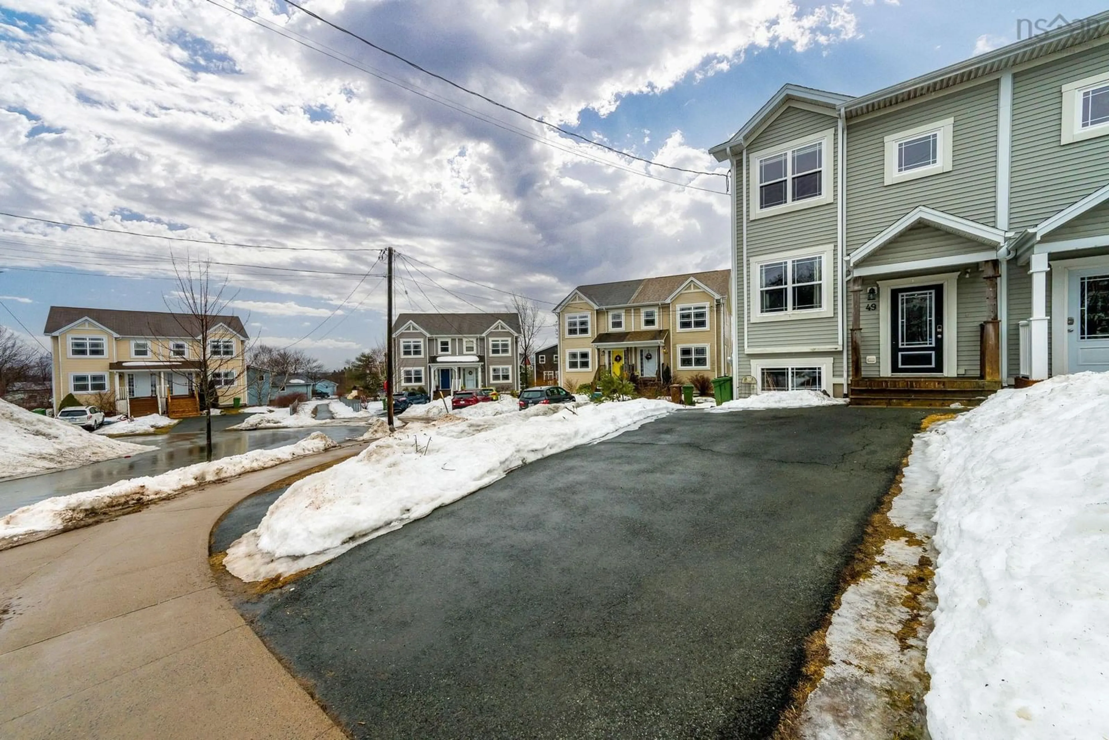 A pic from outside/outdoor area/front of a property/back of a property/a pic from drone, street for 49 Halef Crt, Halifax Nova Scotia B3N 1E1