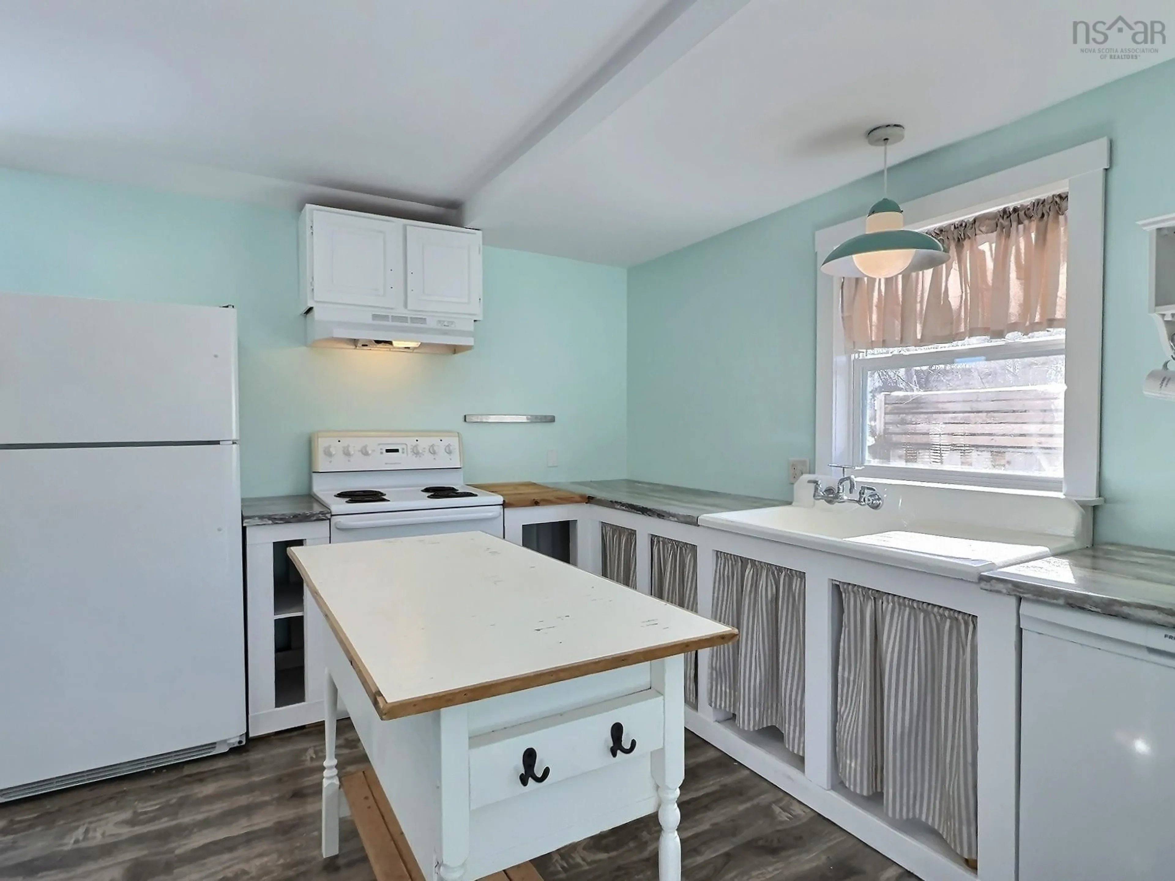 Standard kitchen, wood/laminate floor for 14 High St, Londonderry Nova Scotia B0M 1M0