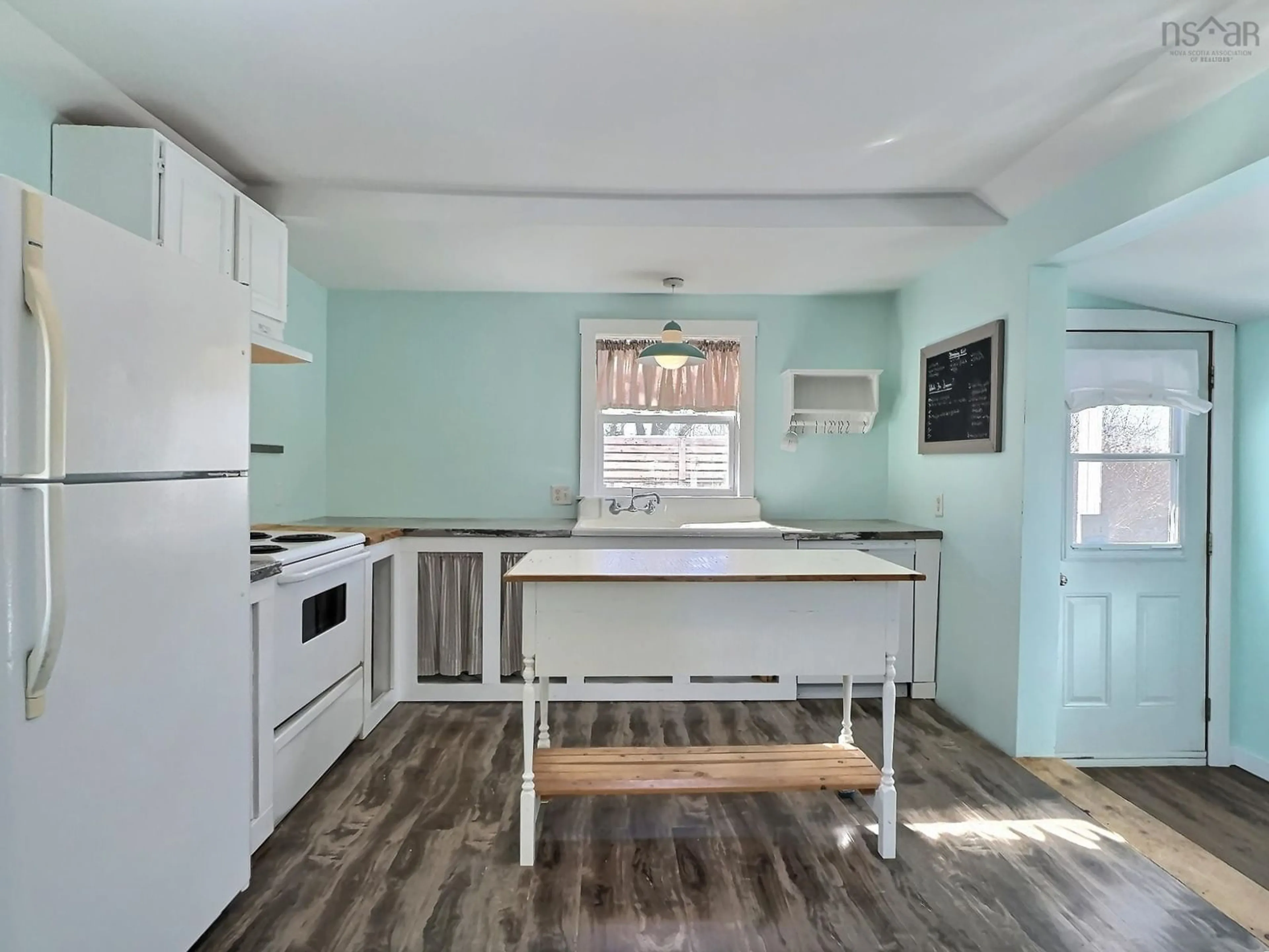 Standard kitchen, unknown for 14 High St, Londonderry Nova Scotia B0M 1M0