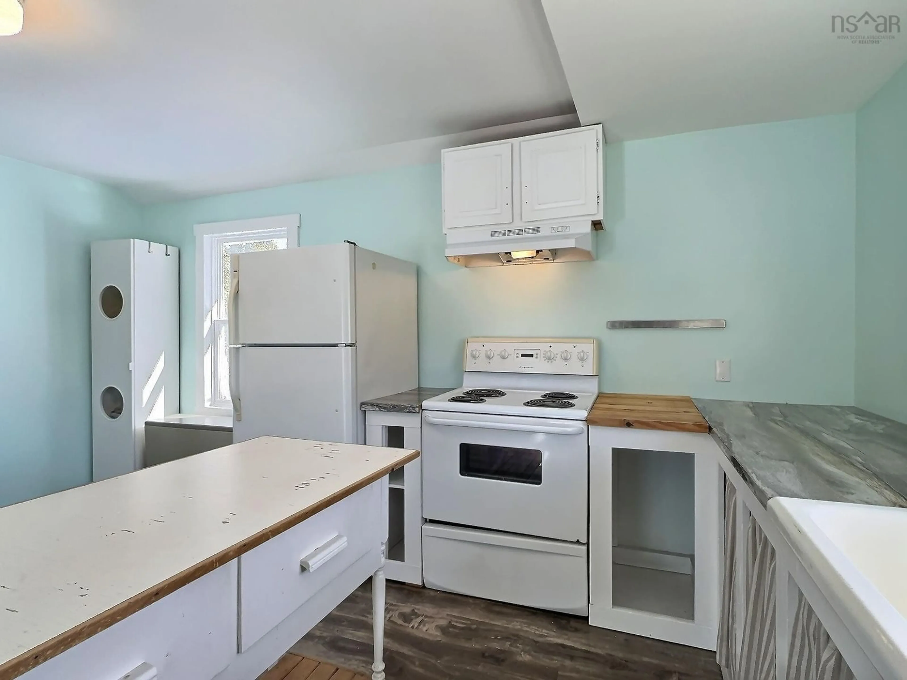Standard kitchen, unknown for 14 High St, Londonderry Nova Scotia B0M 1M0