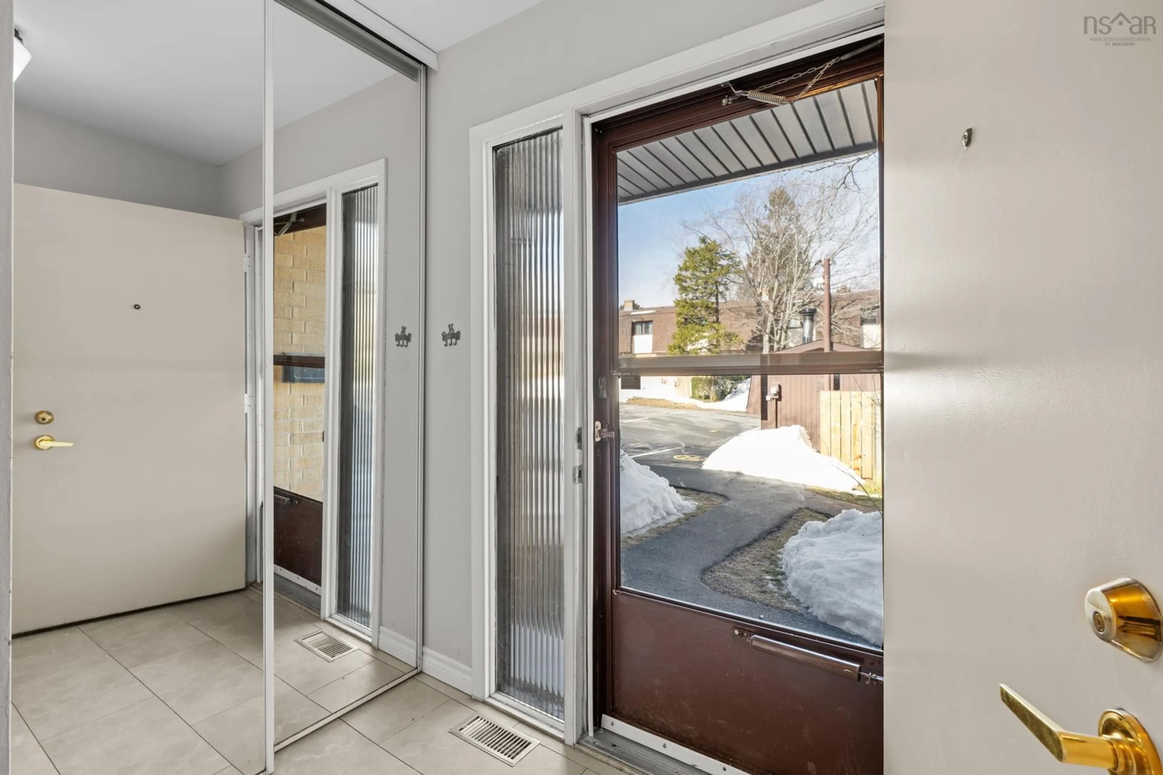 Indoor entryway for 23 Covington Way, Halifax Nova Scotia B3M 3H1