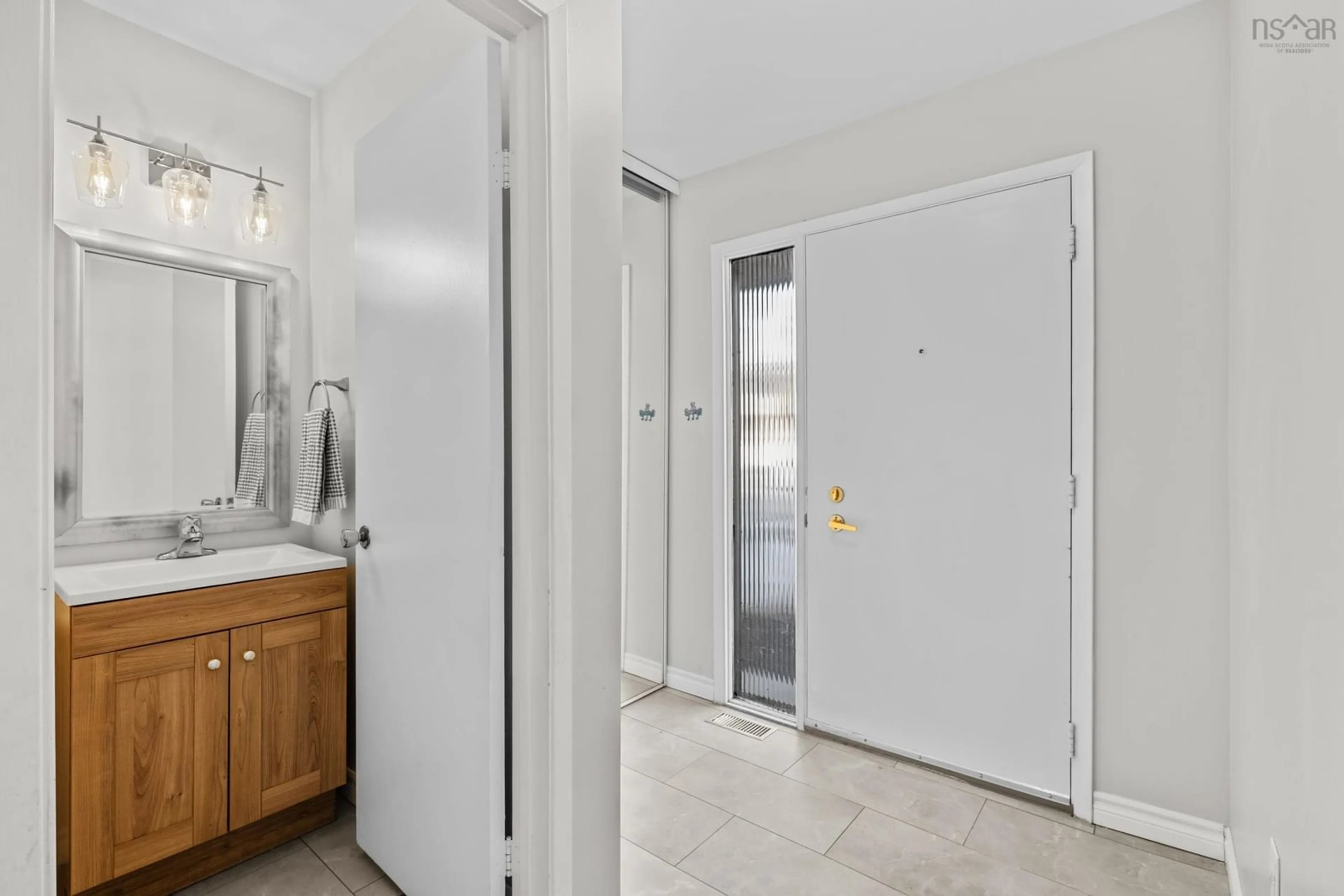 Indoor entryway for 23 Covington Way, Halifax Nova Scotia B3M 3H1