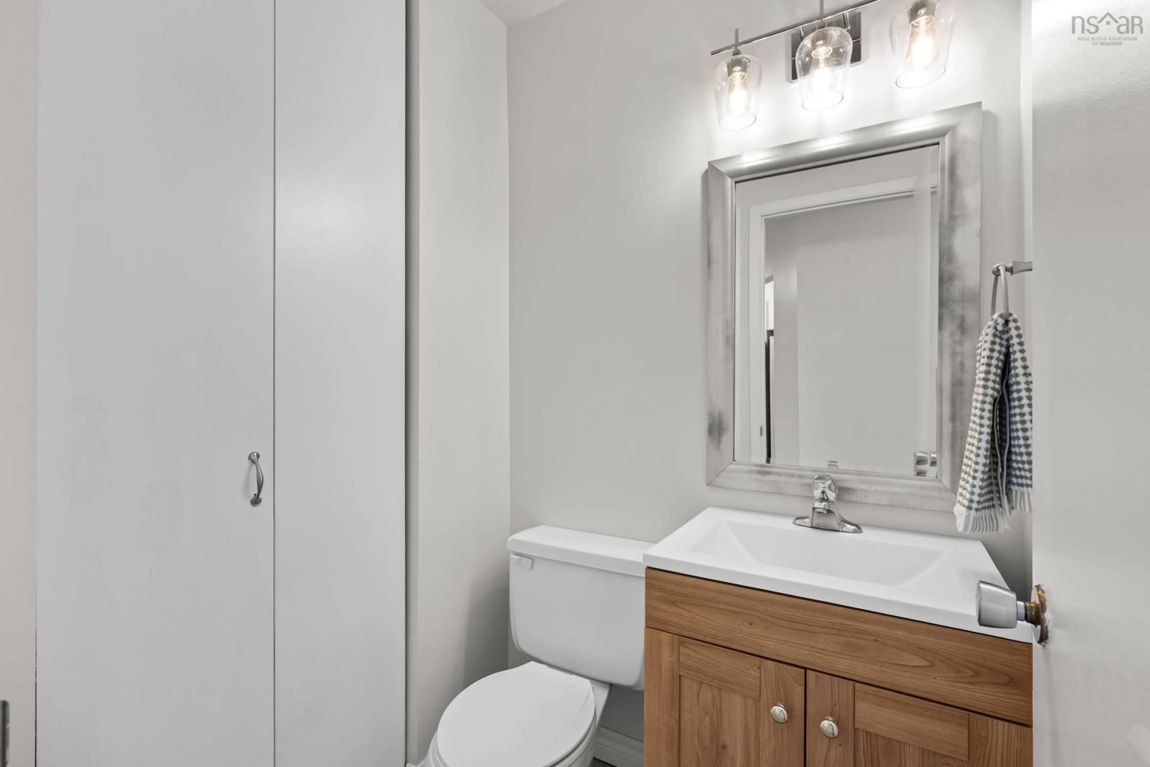 Standard bathroom, unknown for 23 Covington Way, Halifax Nova Scotia B3M 3H1