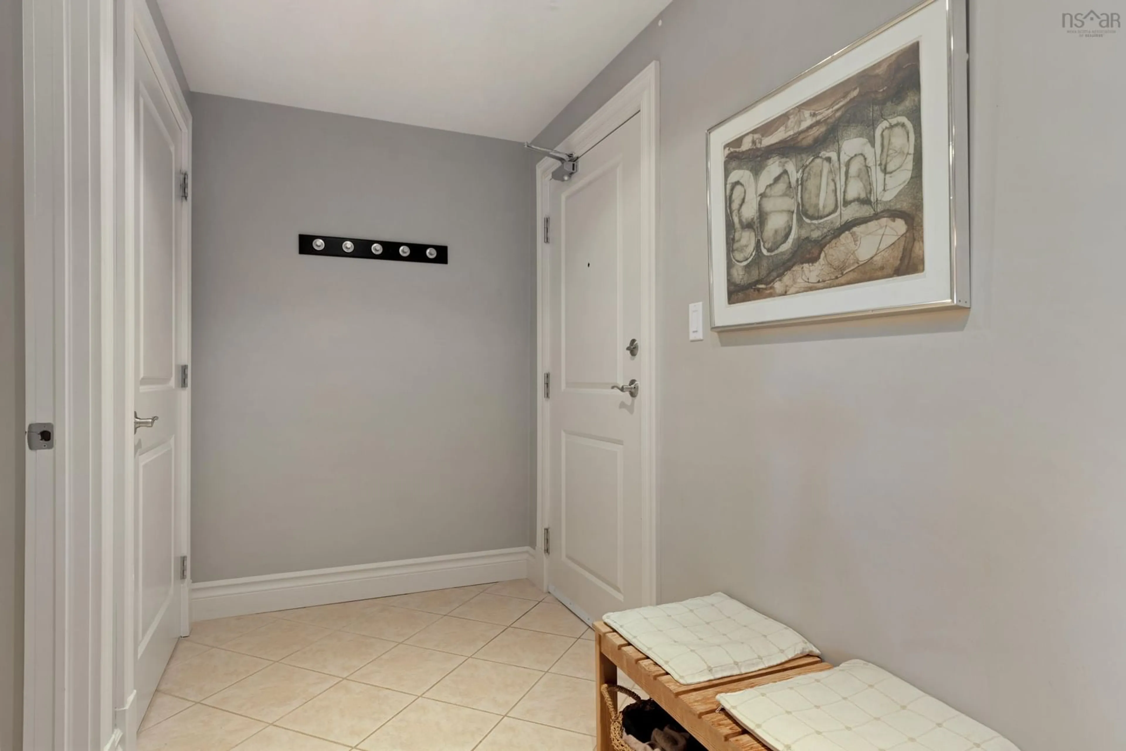 Indoor entryway for 1270 Oxford St #303, Halifax Nova Scotia B3H 3Y8
