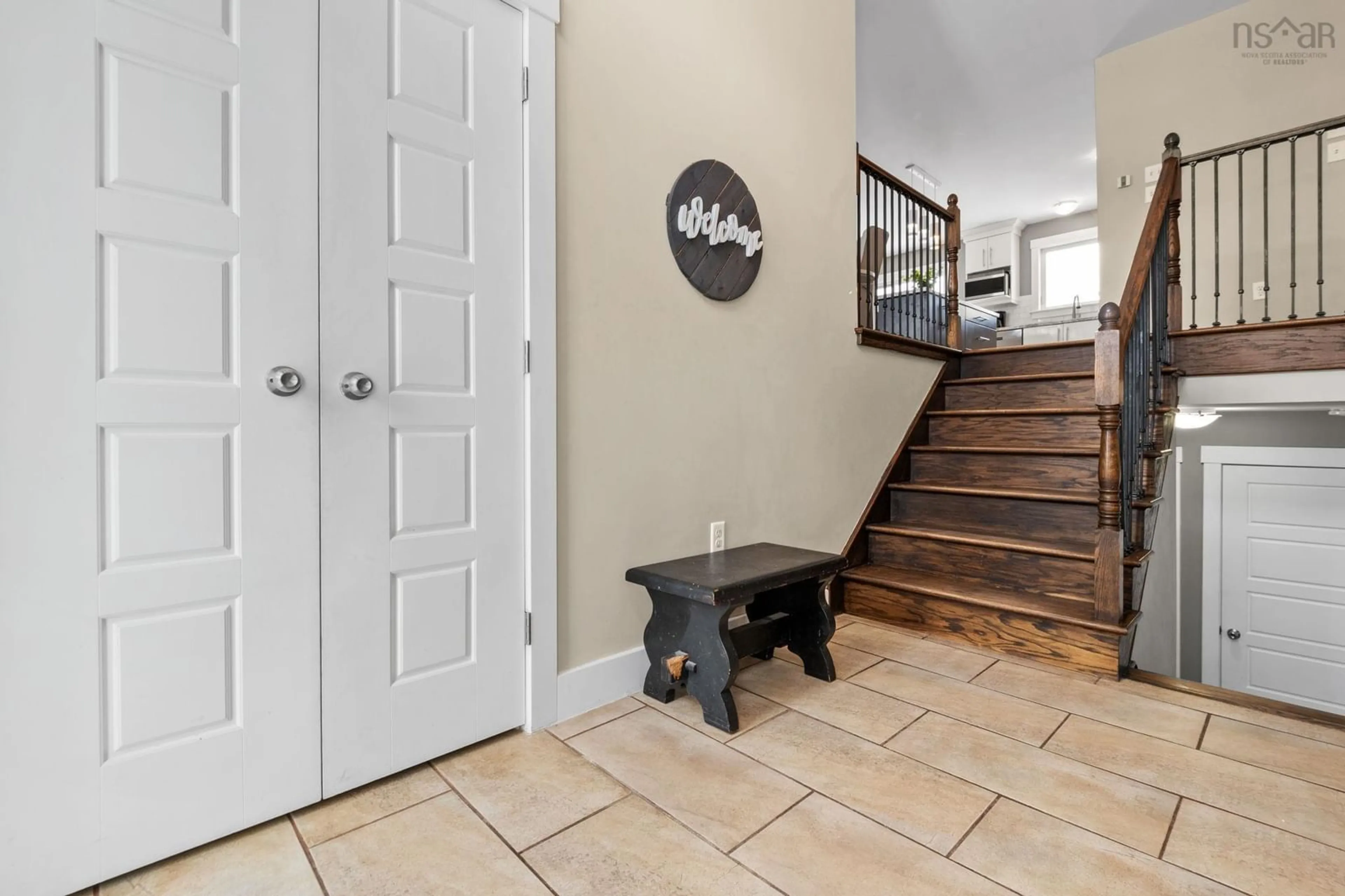 Indoor entryway for 9 Vernon Crt, Elmsdale Nova Scotia B2S 0A1