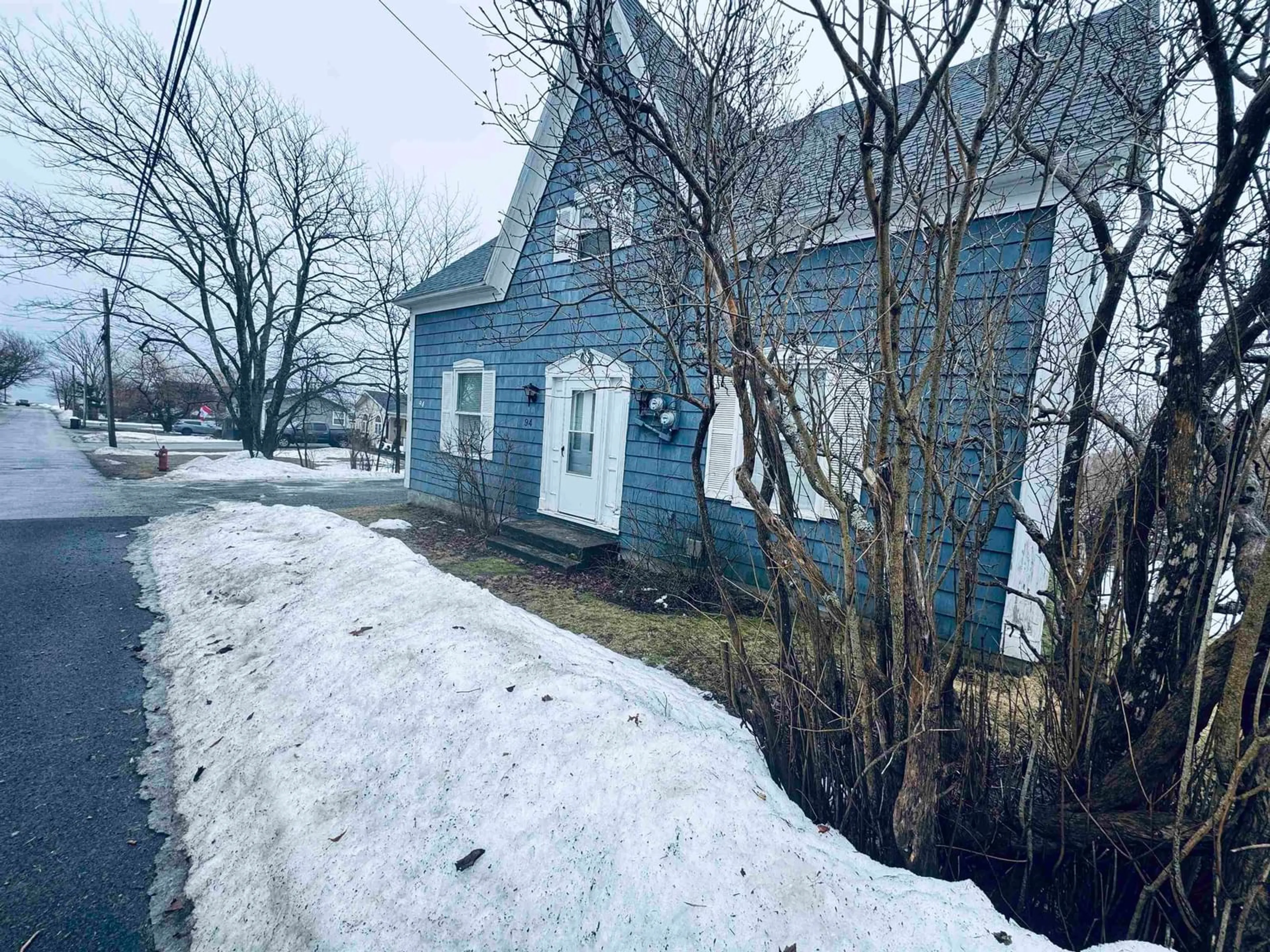 A pic from outside/outdoor area/front of a property/back of a property/a pic from drone, street for 94 Church St, Sydney Mines Nova Scotia B1V 2S1