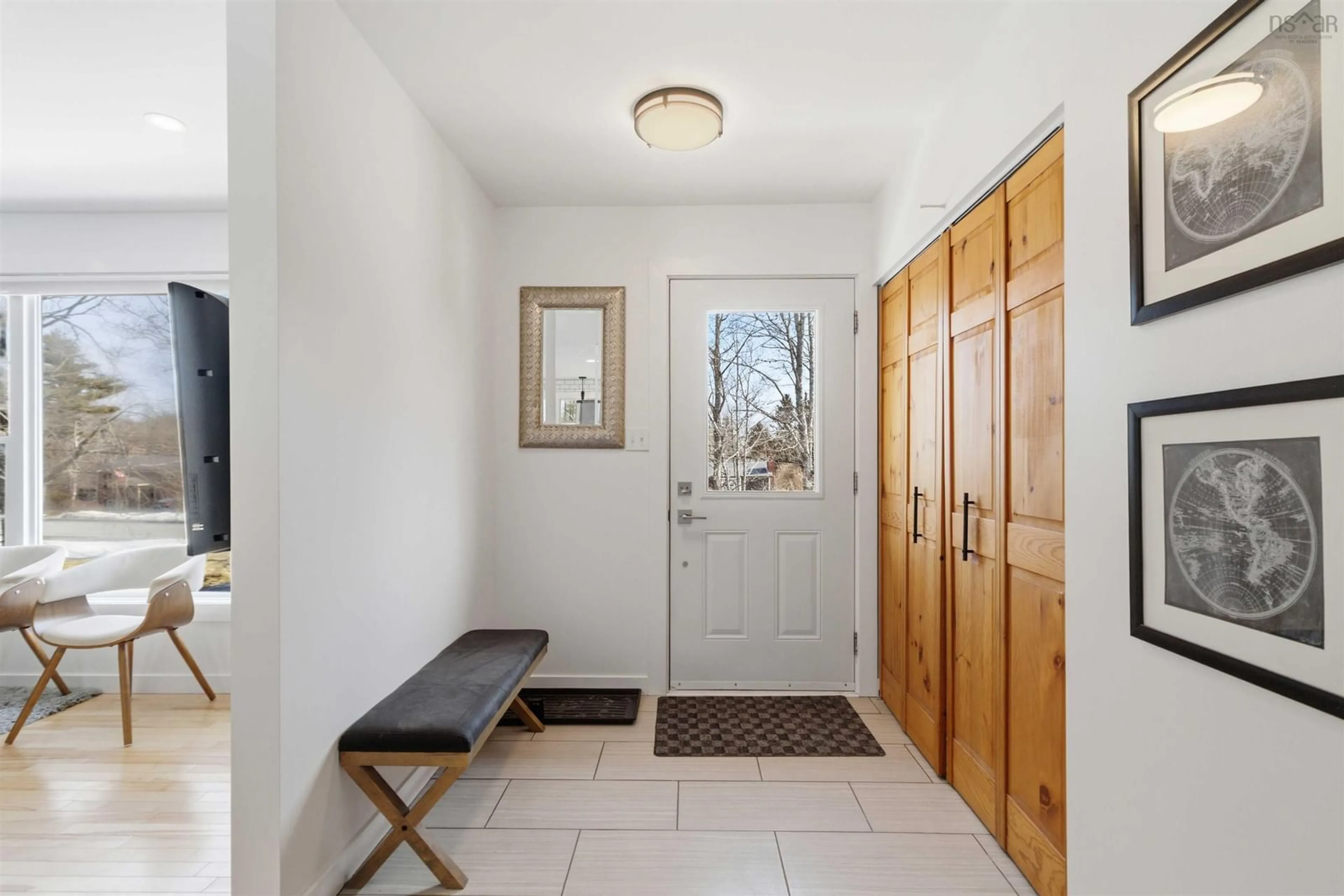 Indoor entryway for 18 Charleswood Dr, Windsor Junction Nova Scotia B2T 1G3