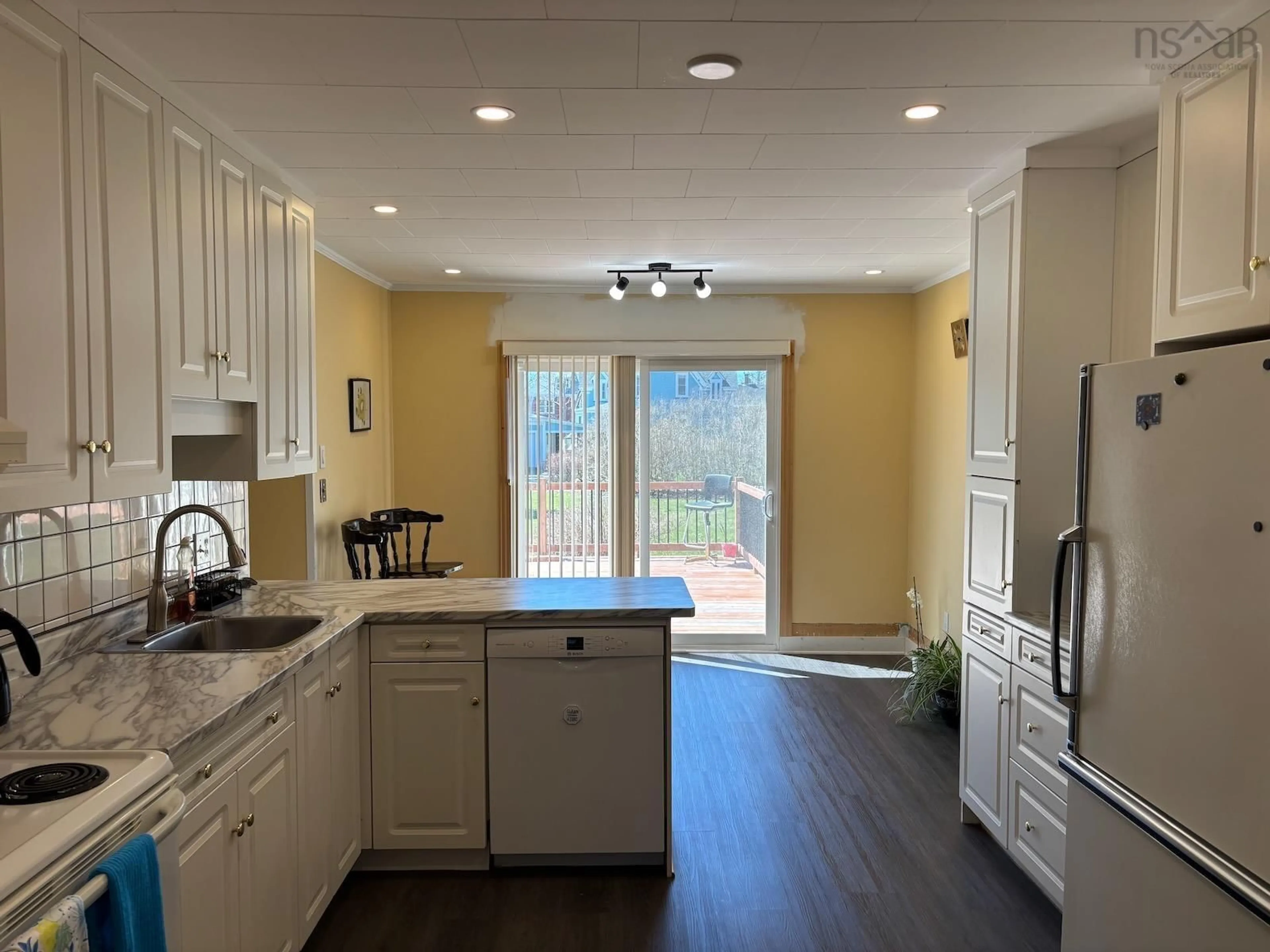 Open concept kitchen, unknown for 10 Park St, Yarmouth Nova Scotia B5A 2A5