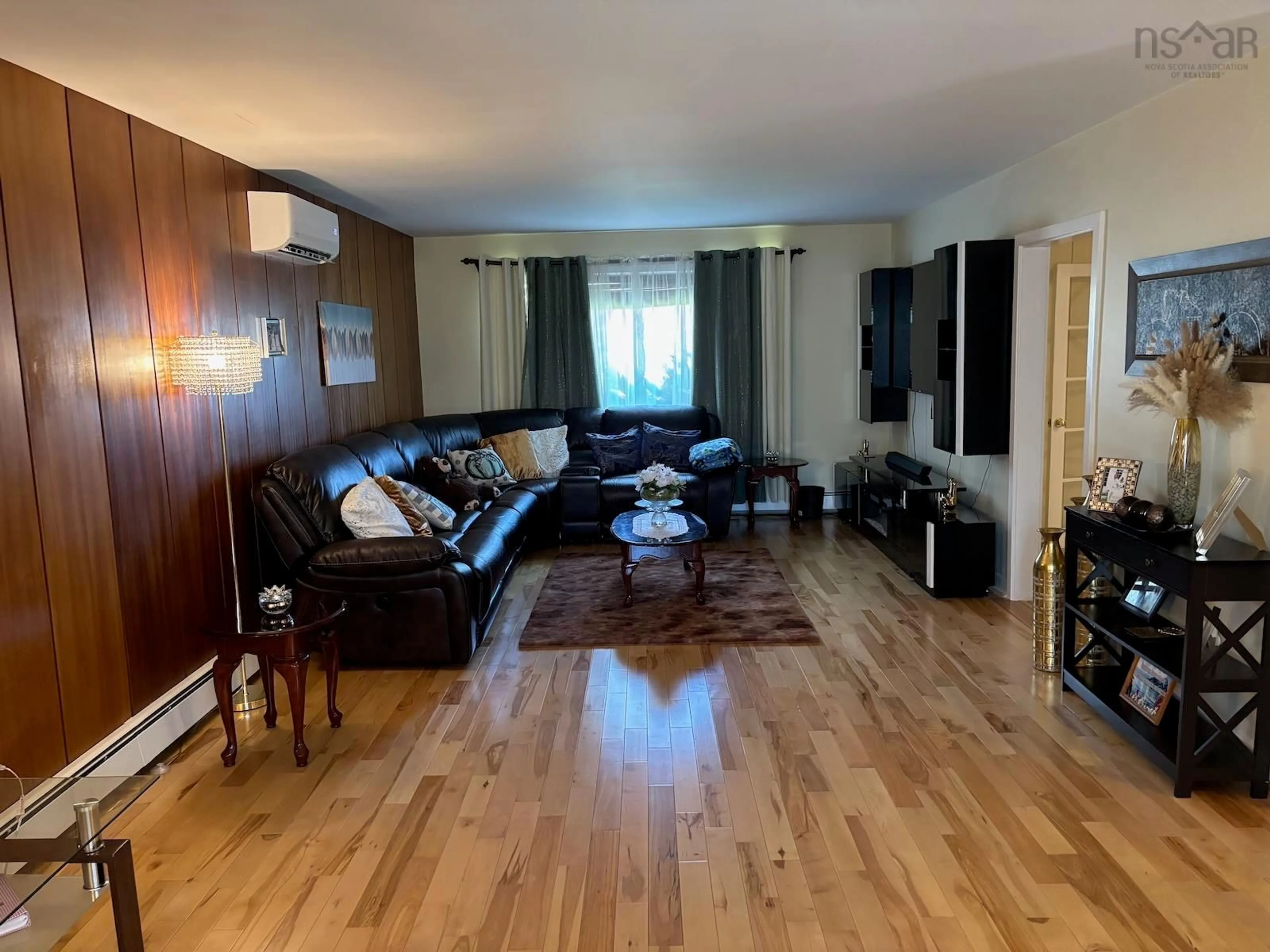 A pic of a room for 10 Park St, Yarmouth Nova Scotia B5A 2A5